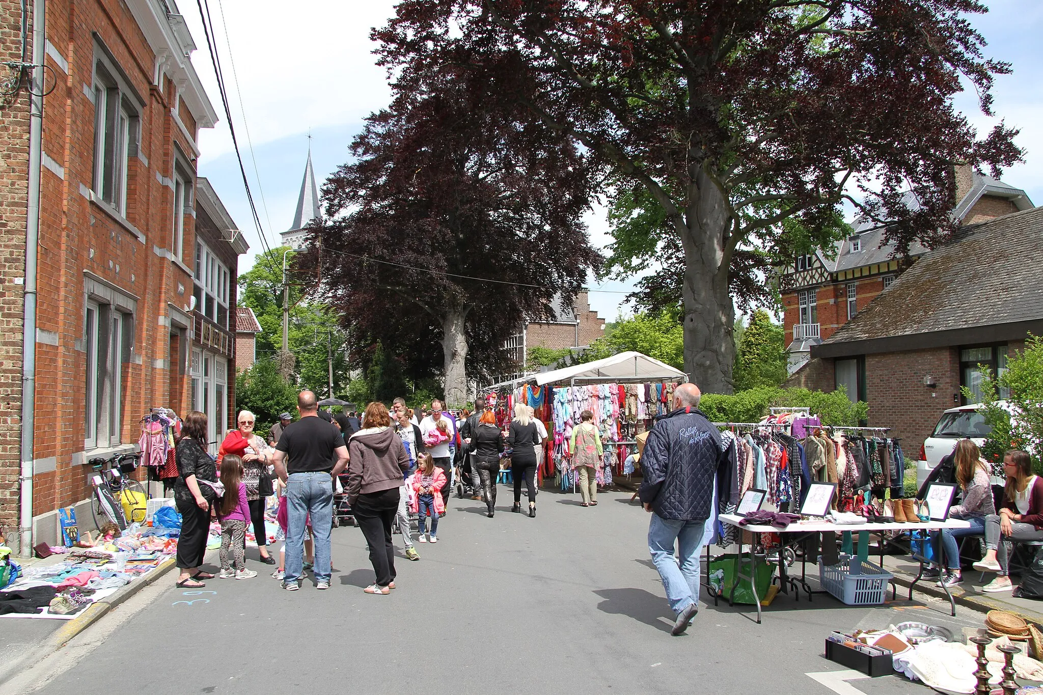 Photo showing: La grande brocante de Glons