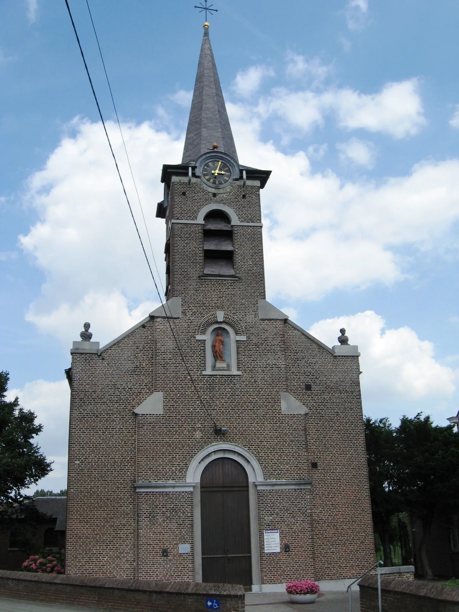 Photo showing: Church of Saint Quentin in Guigoven, Kortessem, Limburg, Belgium