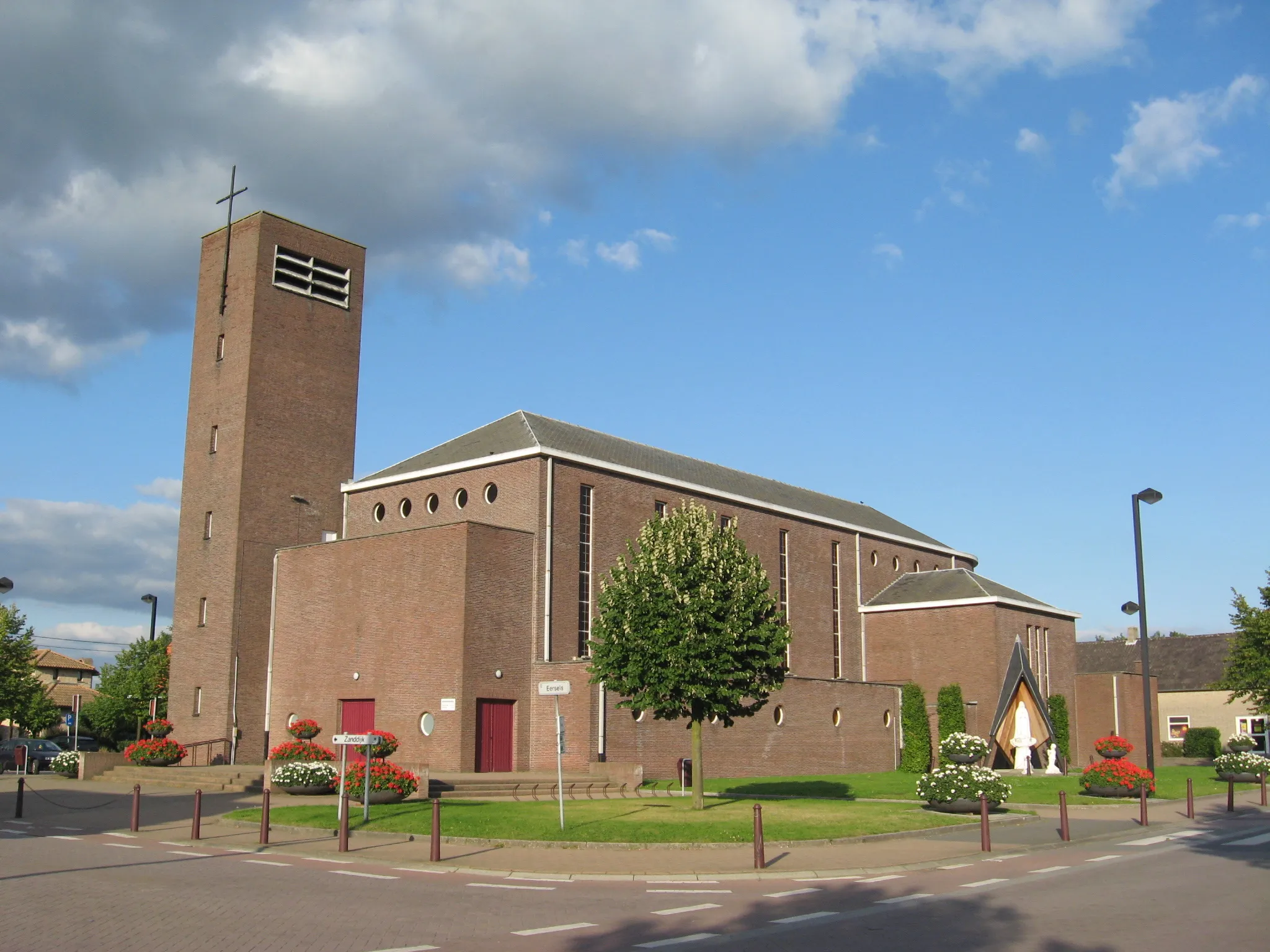 Photo showing: Church of the Holy Family in Witgoor, Dessel, Antwerp, Belgium