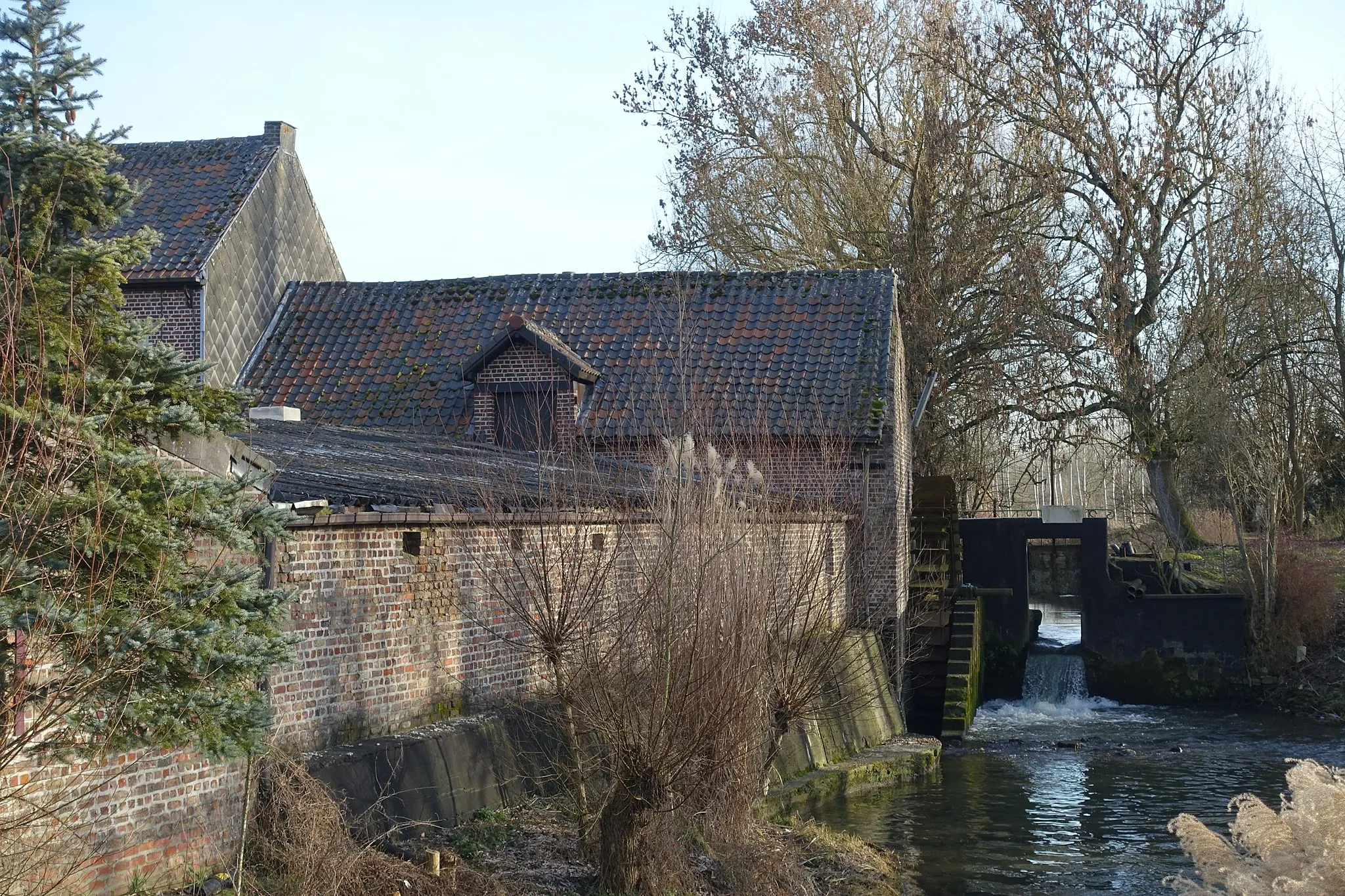 Photo showing: Elsbroekmolen of Binderveldmolen is een korenwatermolen op de Melsterbeek in Binderveld (Nieuwerkerken) reeds vermeld in 1379. Het huidige gebouw is van 1910 en werd verbouwd in 1937.
Beschermd monument