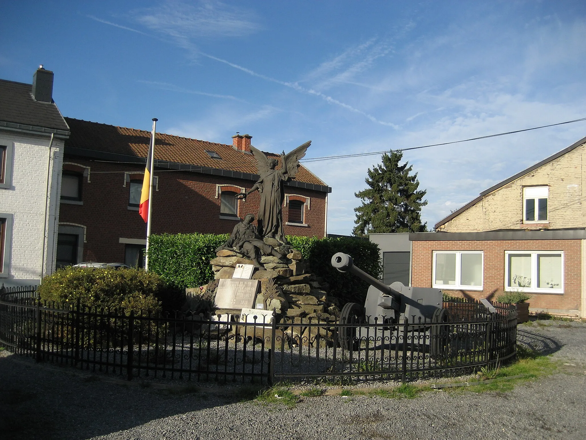 Photo showing: Monument aux Morts des deux guerres