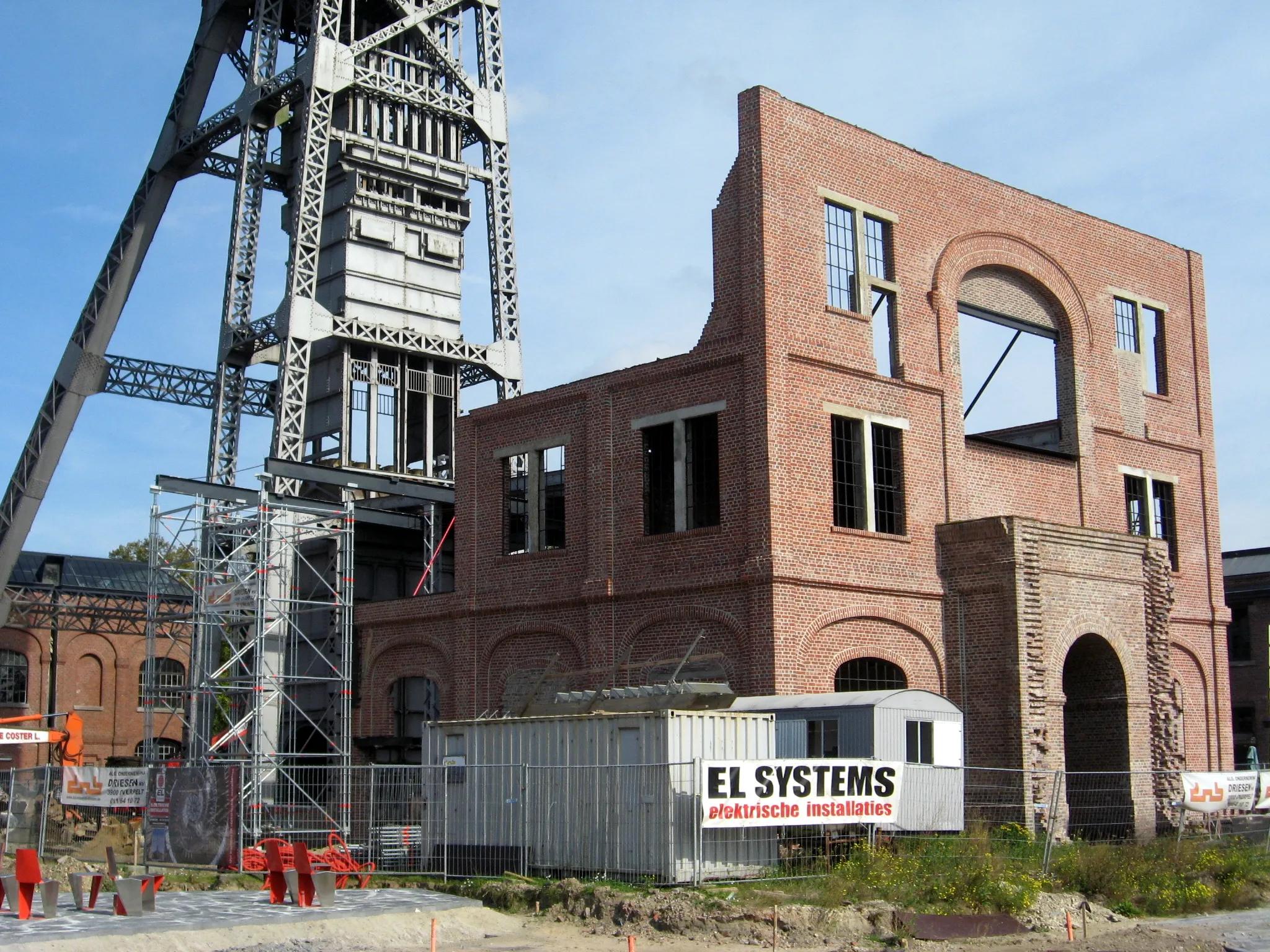 Photo showing: Ontvangstgebouw van Schacht II op de Steenkoolmijn Winterslag in Genk