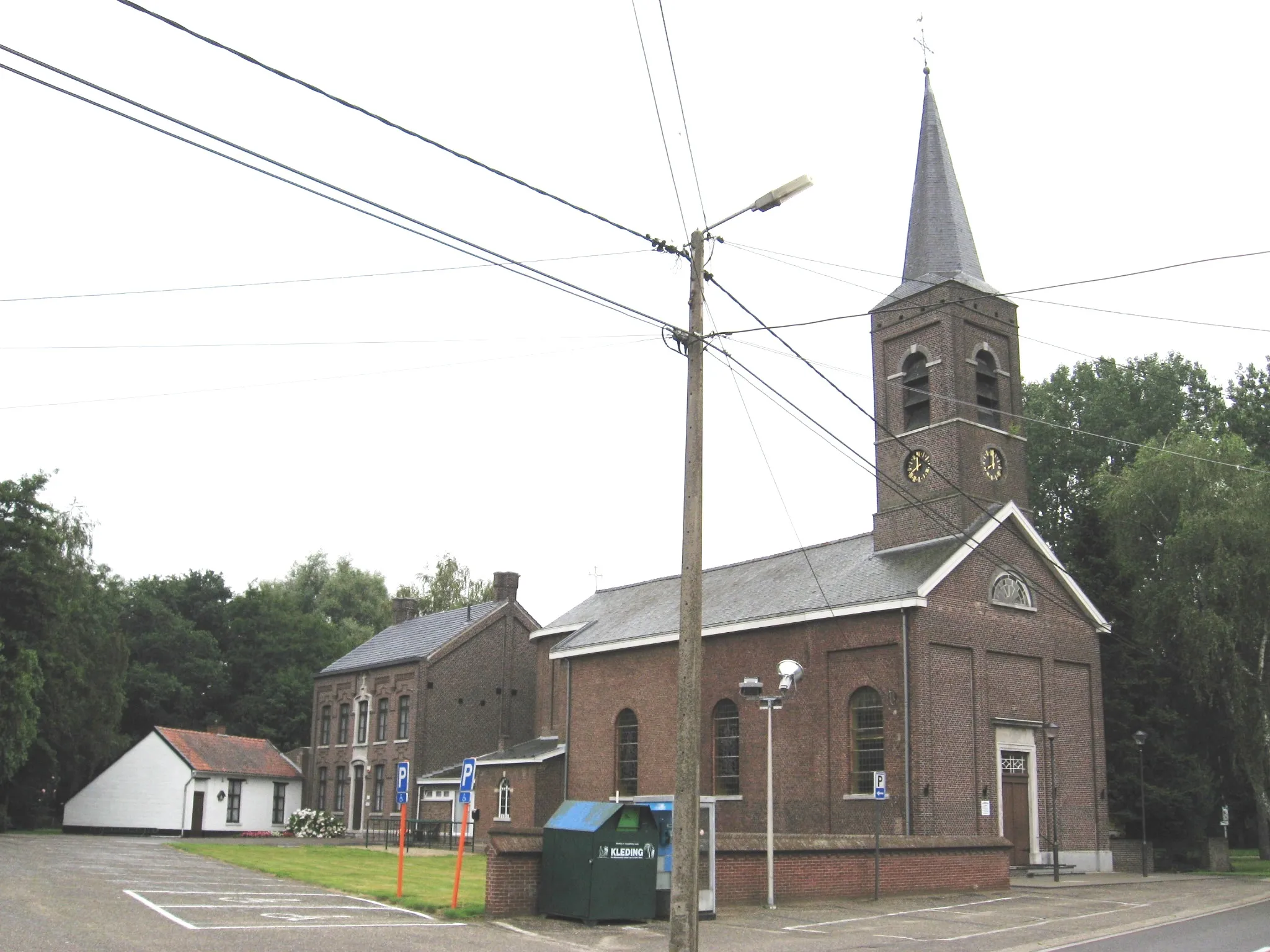 Photo showing: Church of Saint Quirinus in Zolder (Viversel), Heusden-Zolder, Limburg, Belgium