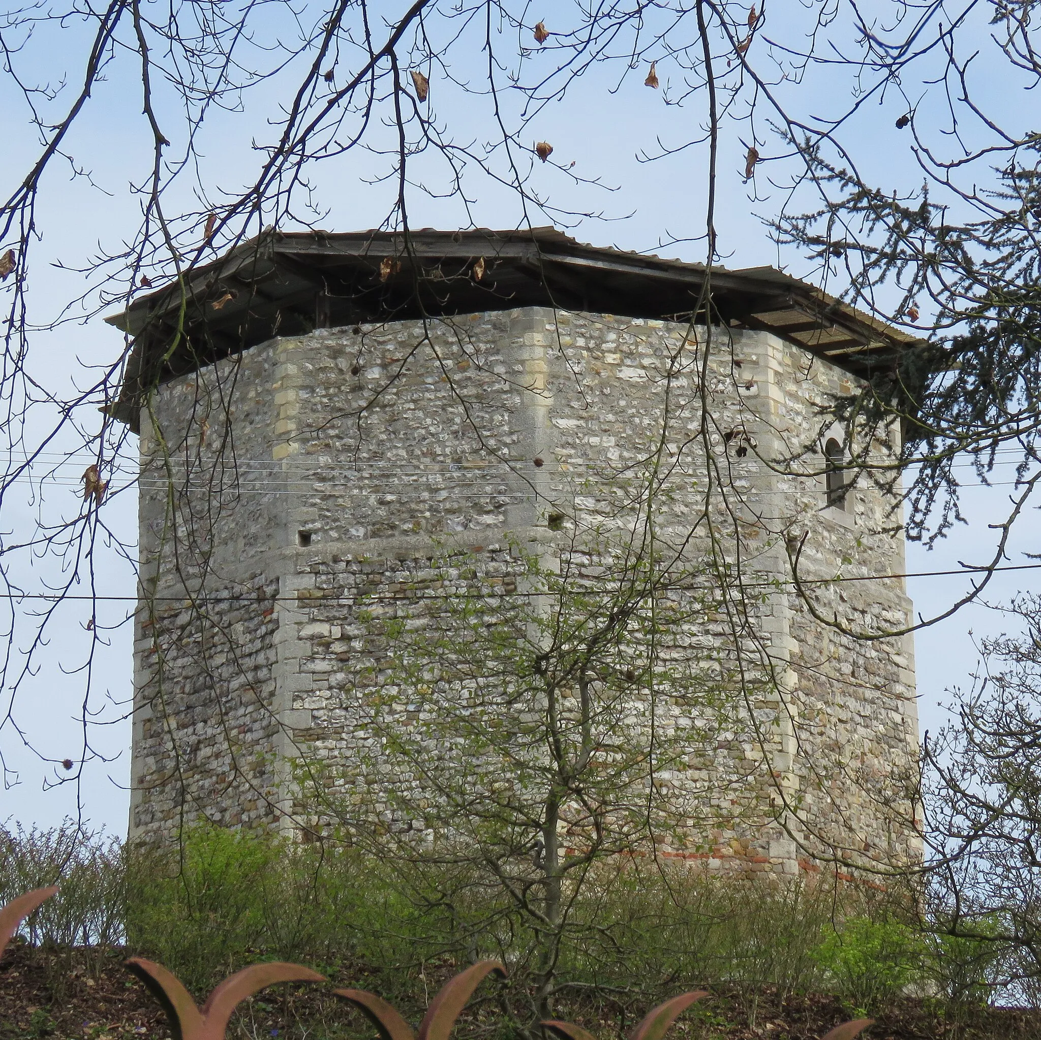 Photo showing: Tempelierstoren : tienhoekige donjon (burchttoren) uit 13de eeuw in Mulken Tongeren