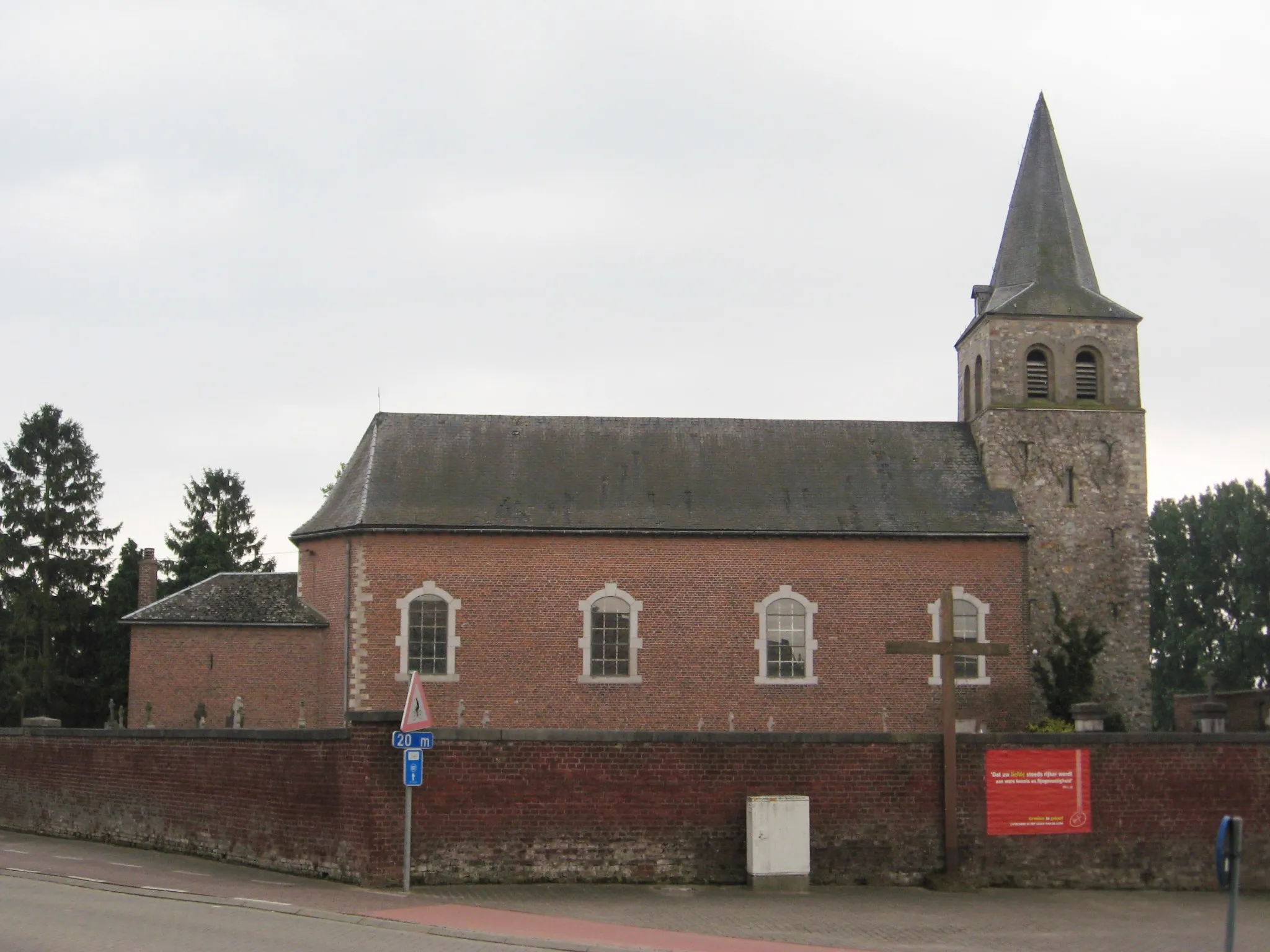 Photo showing: Church of the Three Moors in Gutschoven, Heers, Limburg, Belgium