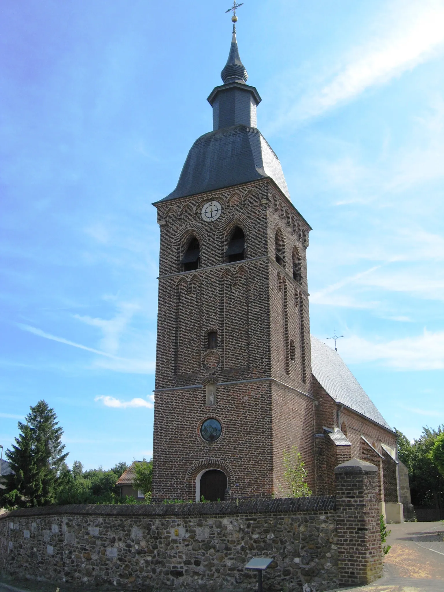 Photo showing: Onze-Lieve-Vrouw van Zeven Weeën, voormalige parochiekerk van Laak in Houthalen