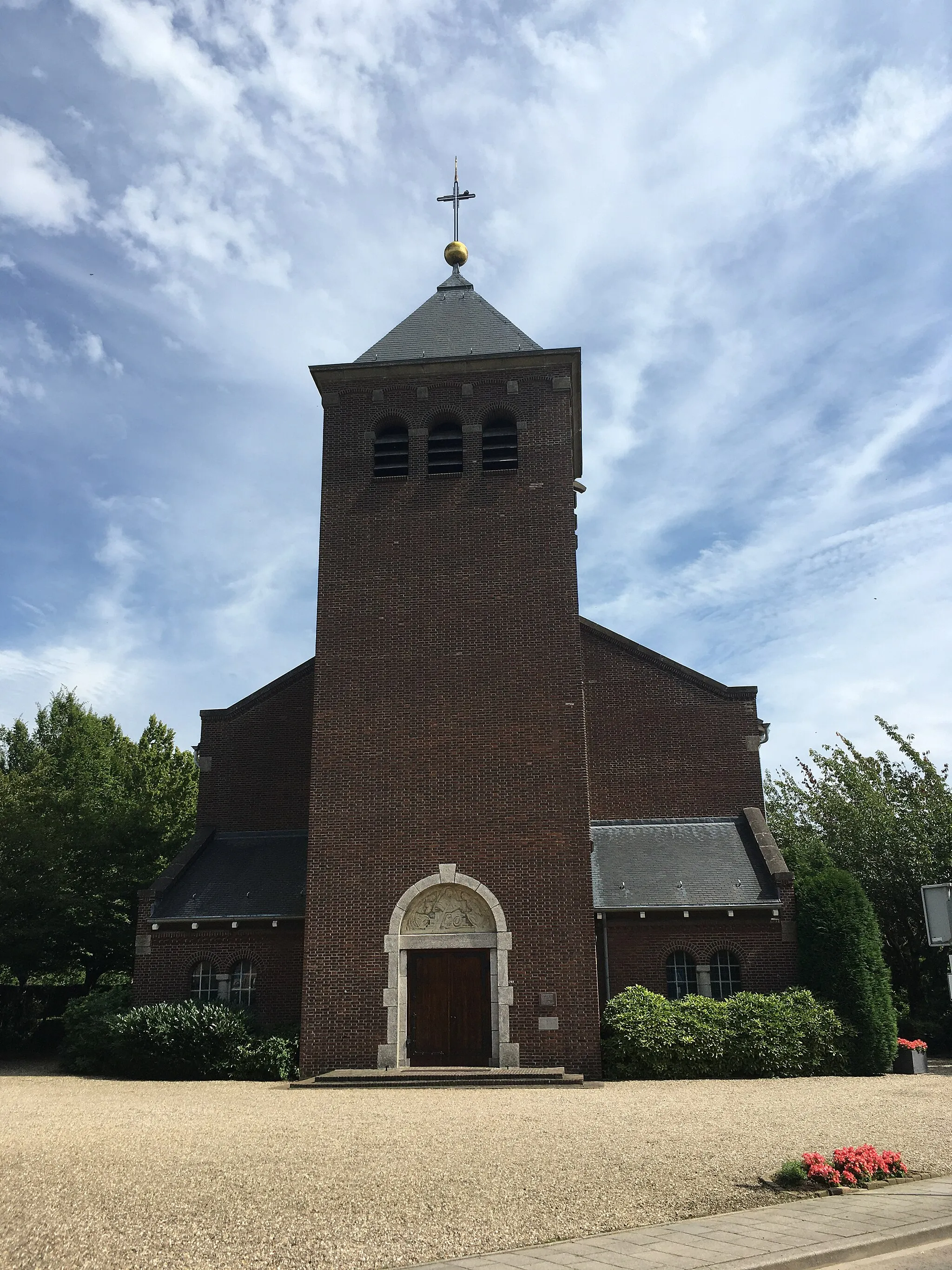 Photo showing: Onbevlekt Hart van Mariakerk in Moorveld, in augustus 2021.