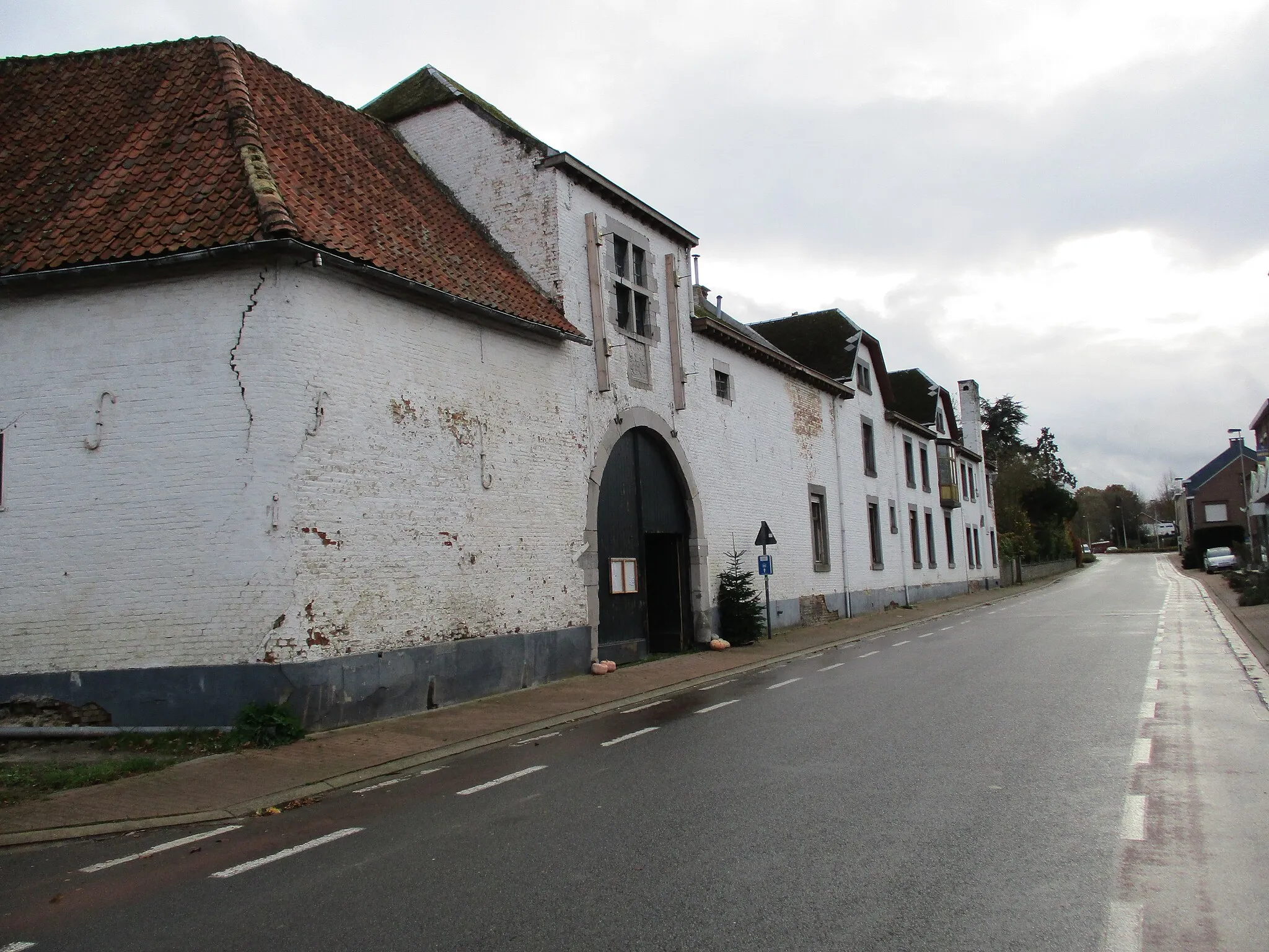 Photo showing: Abtshof Borlo (Gingelom)ː gesloten hoeve uit de 17de eeuw met wijzigingen uit de 19de en 20ste eeuw