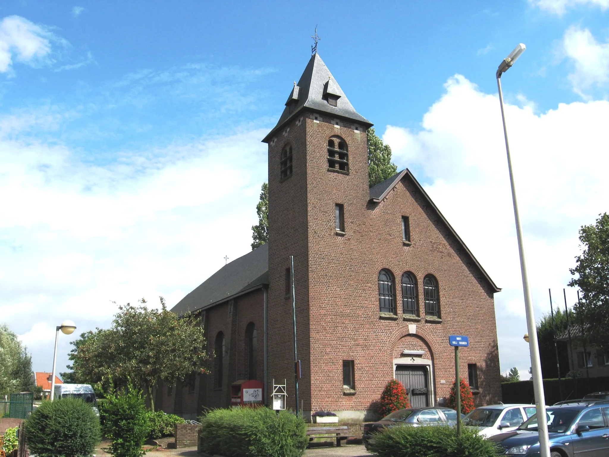 Photo showing: Church of Saint Adrian (1926) in Hoelbeek, Bilzen, Limburg, Belgium