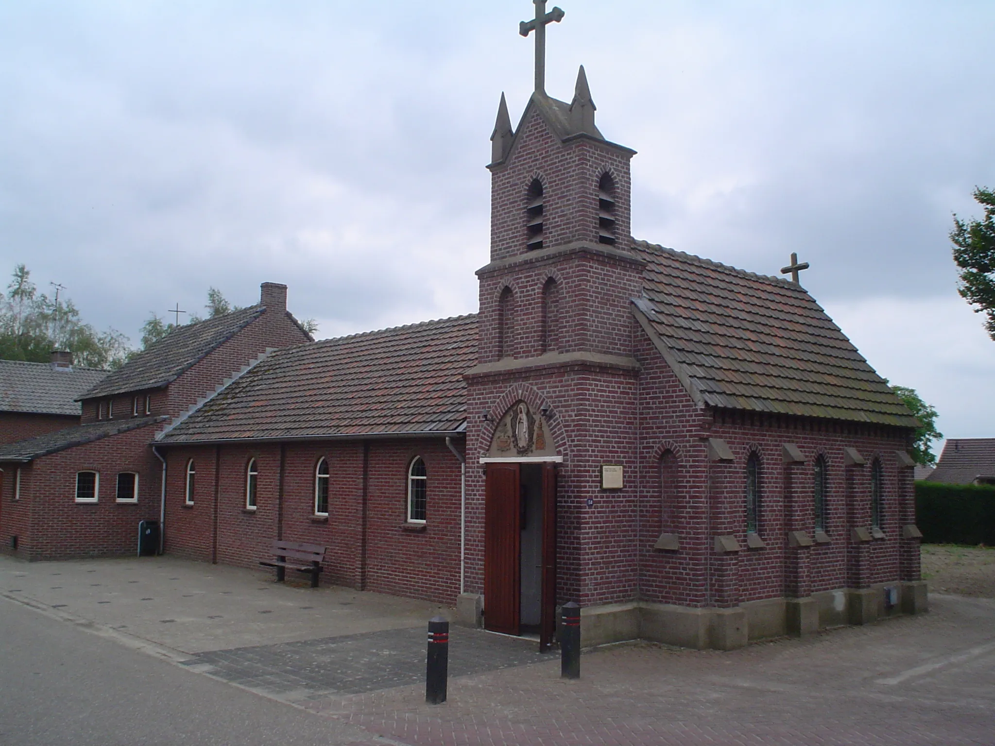 Photo showing: Our Lady of Lourdes church in the hamlet Schoor, near Nederweert, the Netherlands.