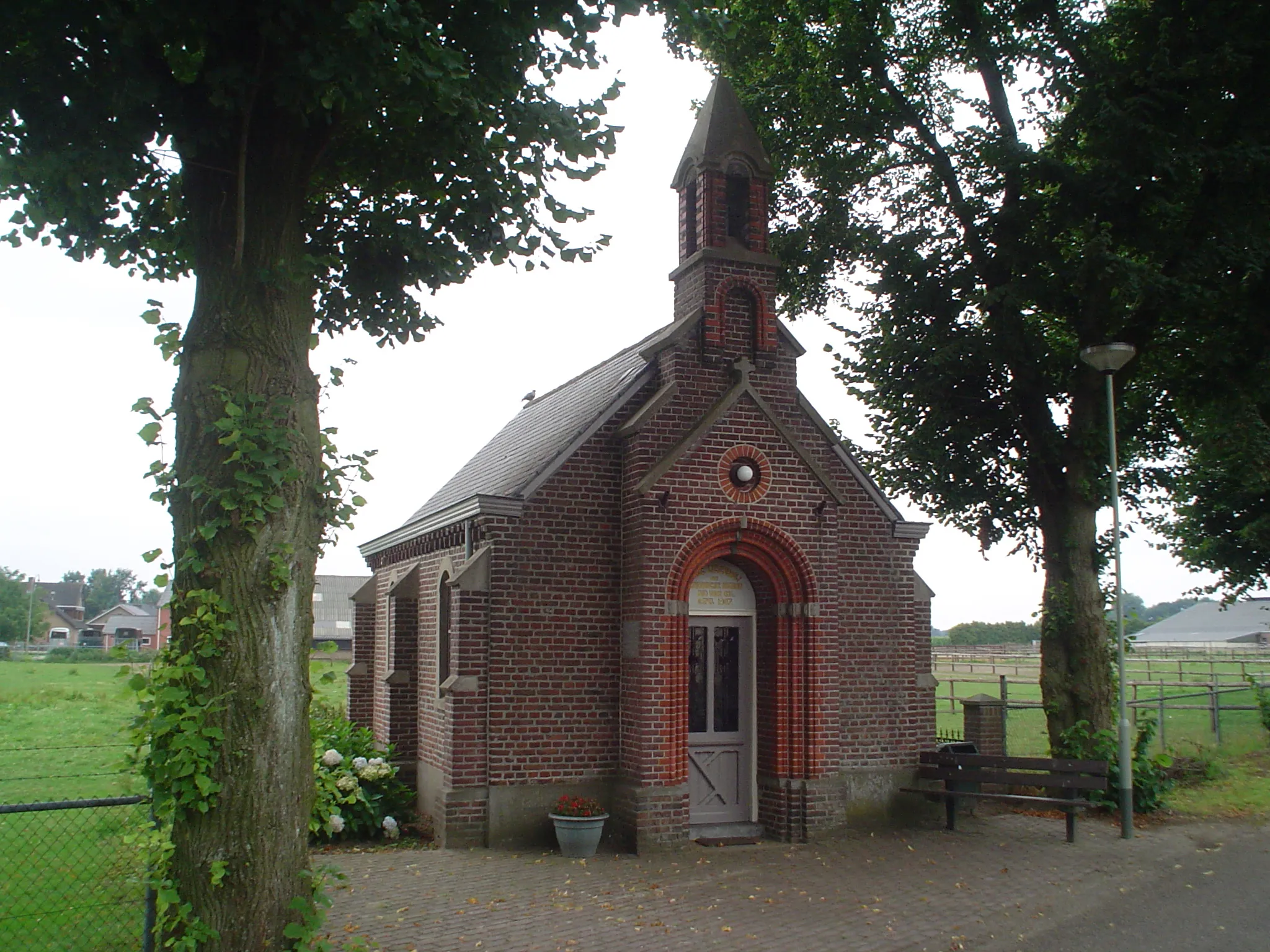 Photo showing: Our Lady of Perpetual Help chapel at the Klaarstraatzijweg near Ospel, the Netherlands.