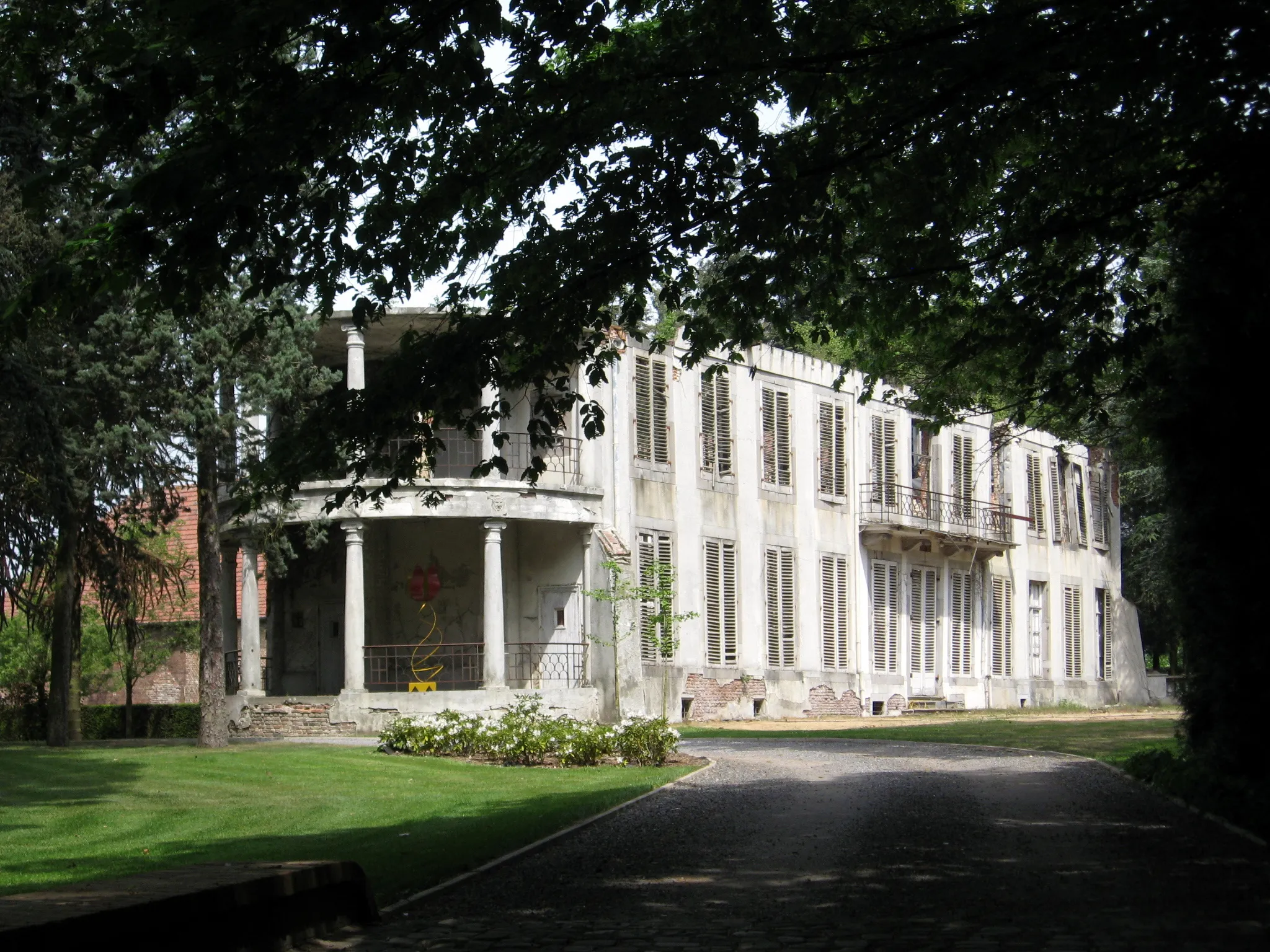 Photo showing: Ruine van het in 1974 afgebrande kasteel Henegauw in Hasselt