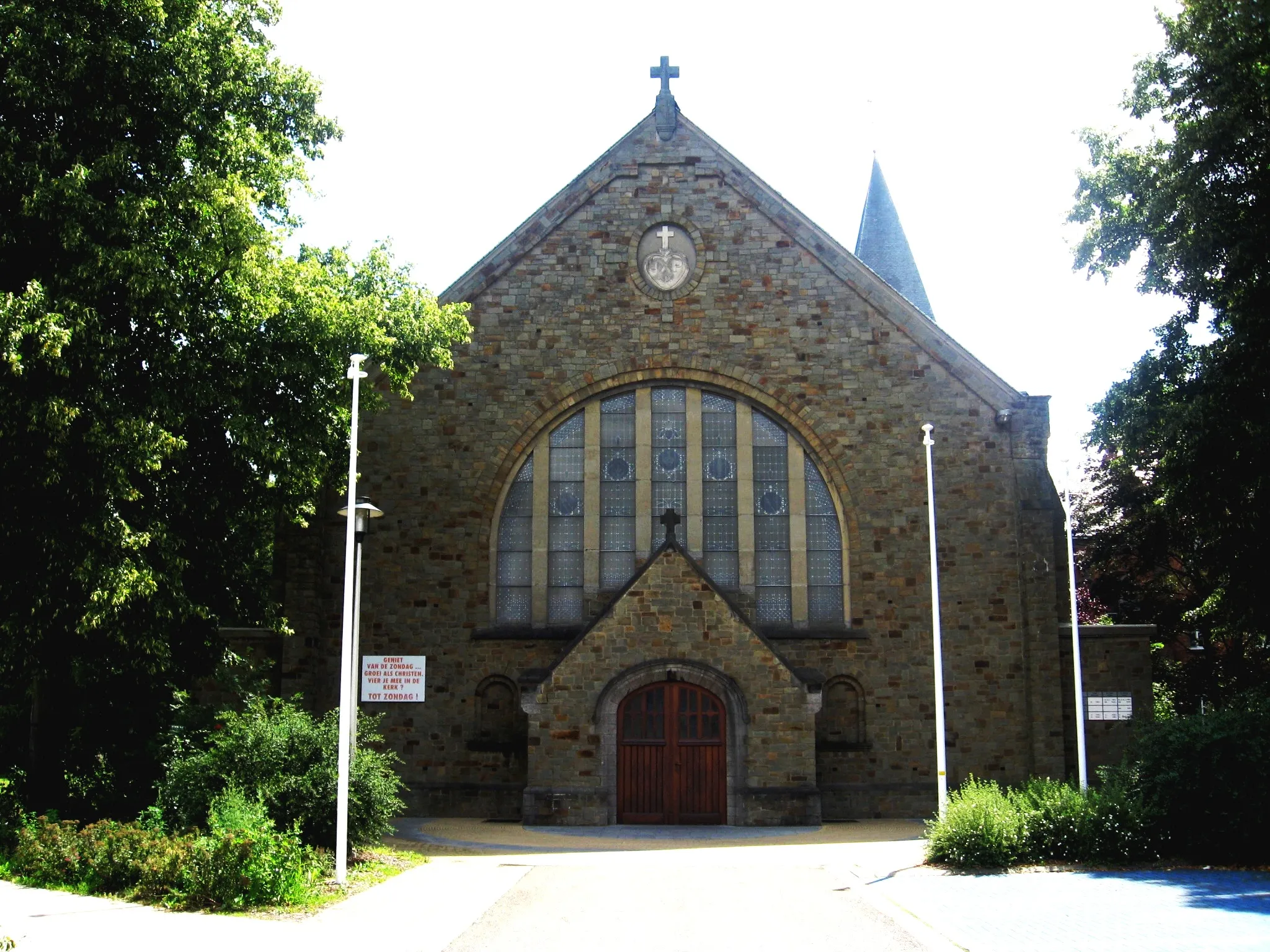 Photo showing: Church of the Sacred Heart in Diepenbeek (Rooierheide), Limburg, Belgium