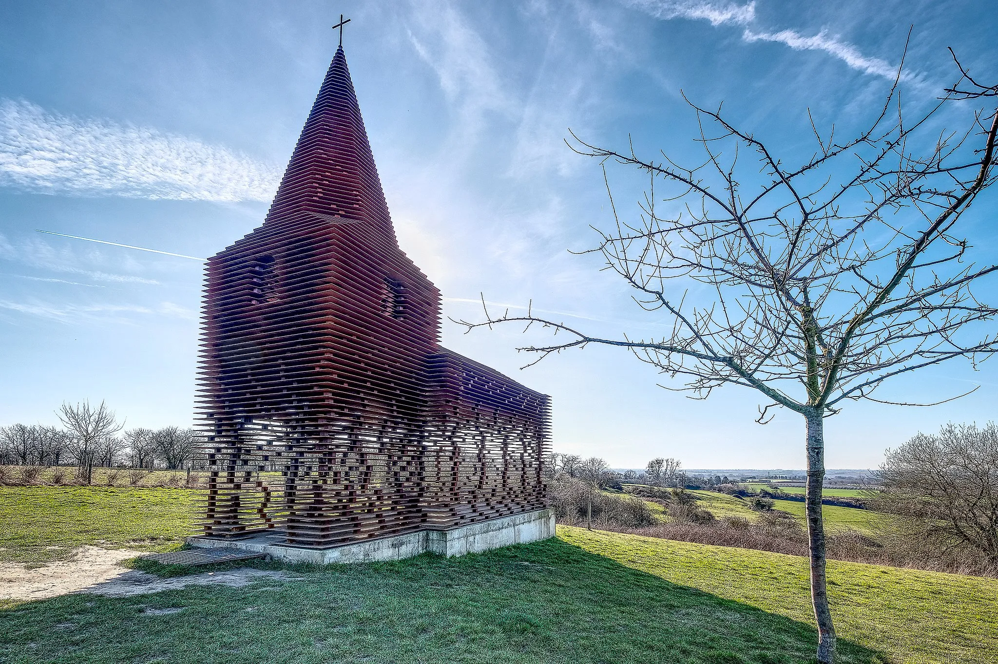 Photo showing: "Reading Between the Lines", a piece of Art, created by architects Gijs and  Van Vaerenbergh near Borgloon. Gives a different view from all possible distances and angles. Here the underside disappears into a mesmerizing moiré.