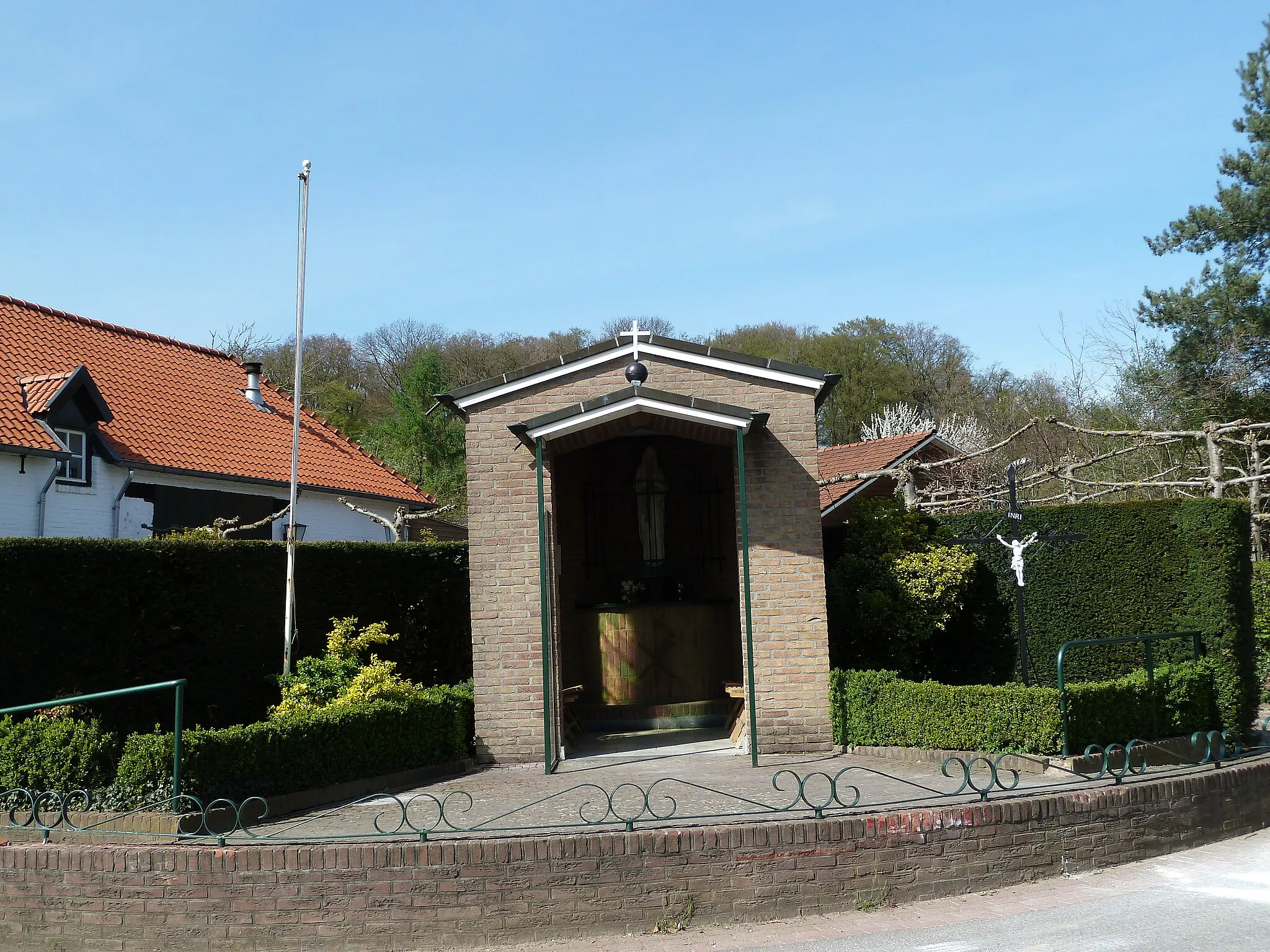 Photo showing: Chapel at crossing Heisterbrug-Veeweg-Zandberg, Schinnen, Limburg, the Netherlands