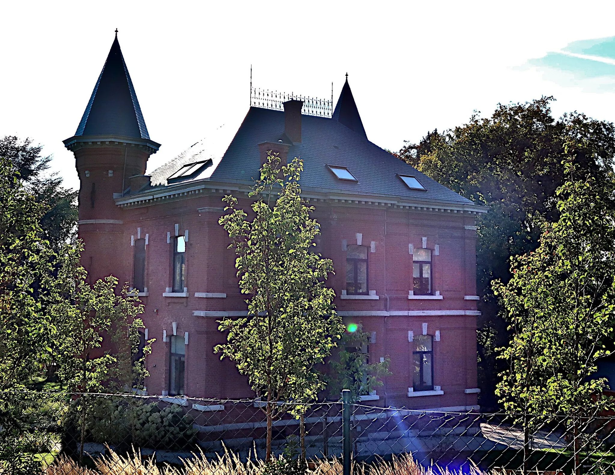 Photo showing: Château Mayette (ou Château du Bois Mayette) Rue Bois Mayette Liège. Probablement construit en 1874. Mayette était le nom du lieu-dit qui provient du nom de Jean Maillet, propriétaire terrien du 14e siècle.