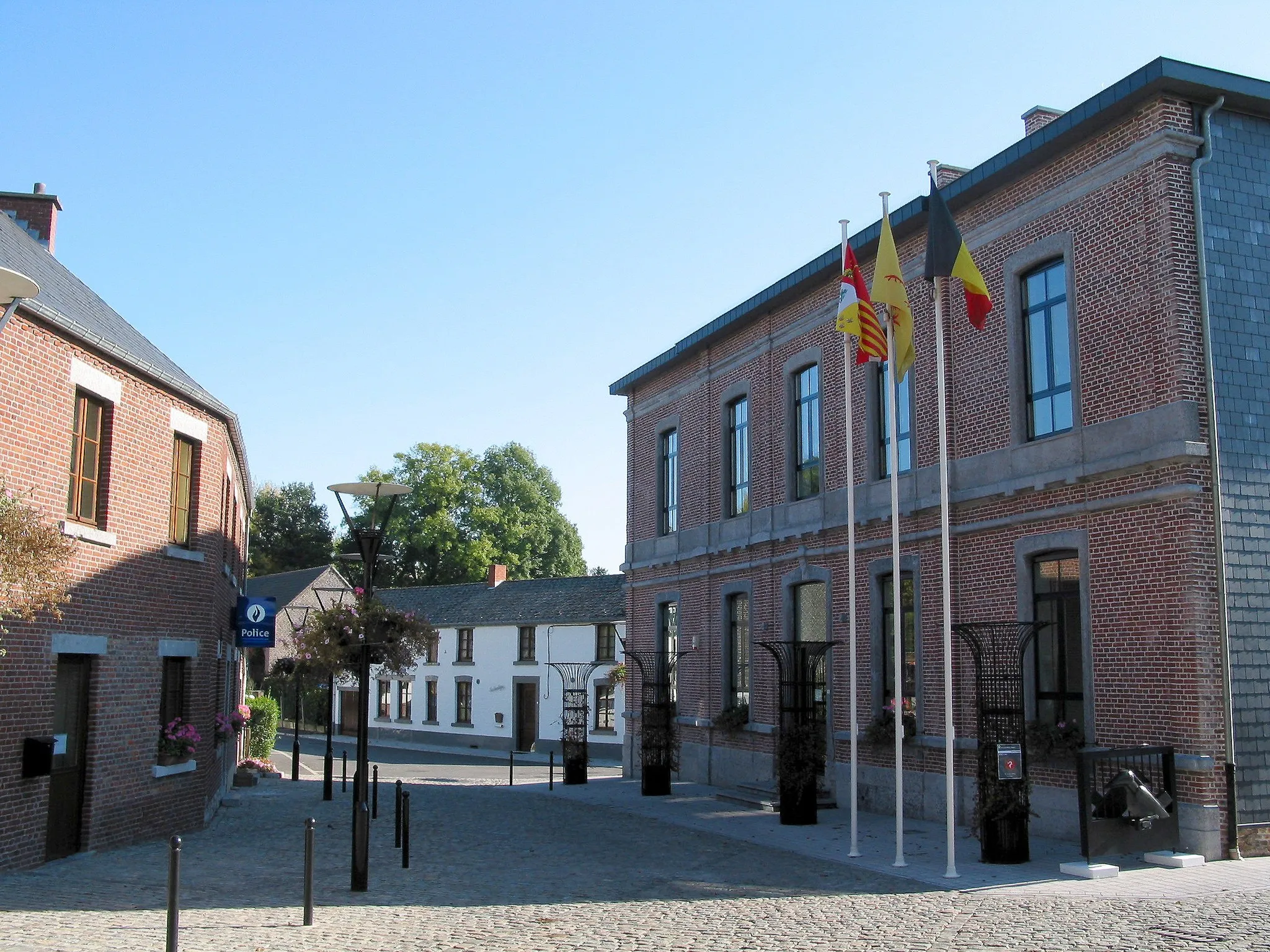 Photo showing: Burdinne (Belgium), the town hall.