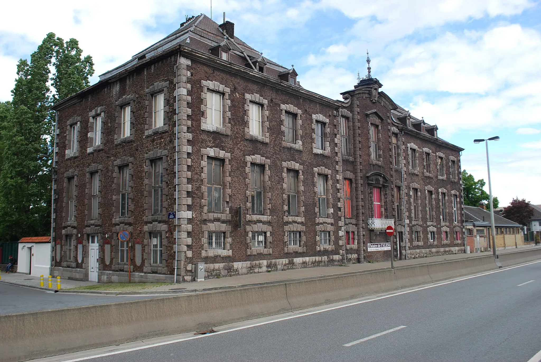 Photo showing: Château de Sclessin,vue des bords de Meuse à Liège, depuis le quai Vercour sur la rive gauche.