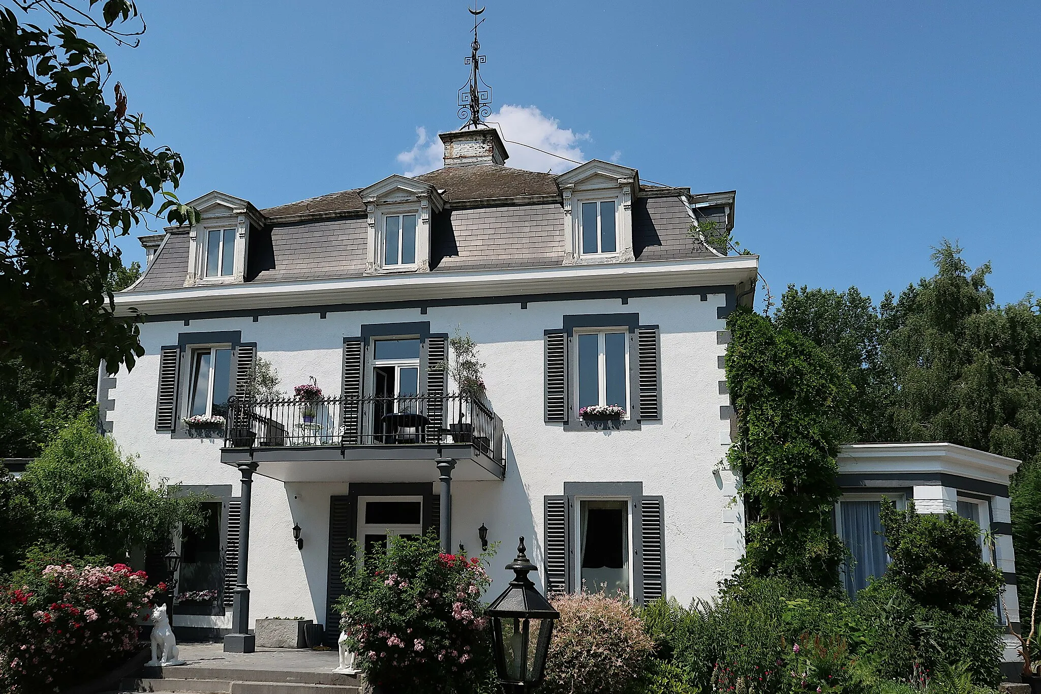 Photo showing: Chateau de Borset en Villers-le-Bouillet (Belgique)