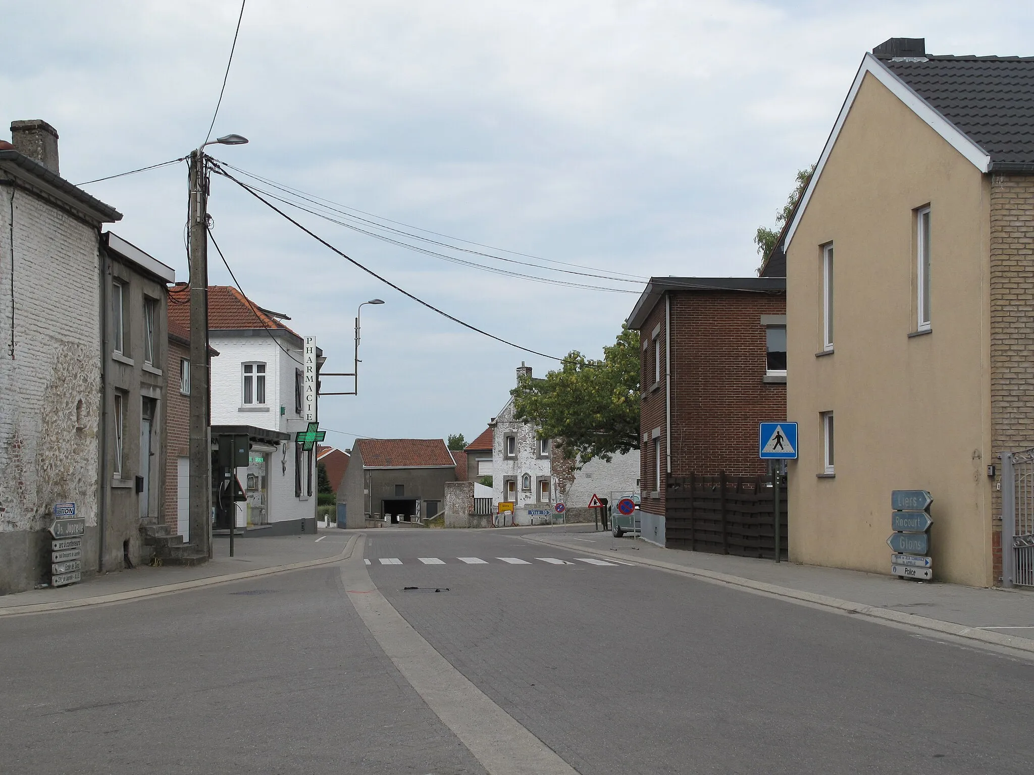 Photo showing: Fexhe-Slins, view to a street