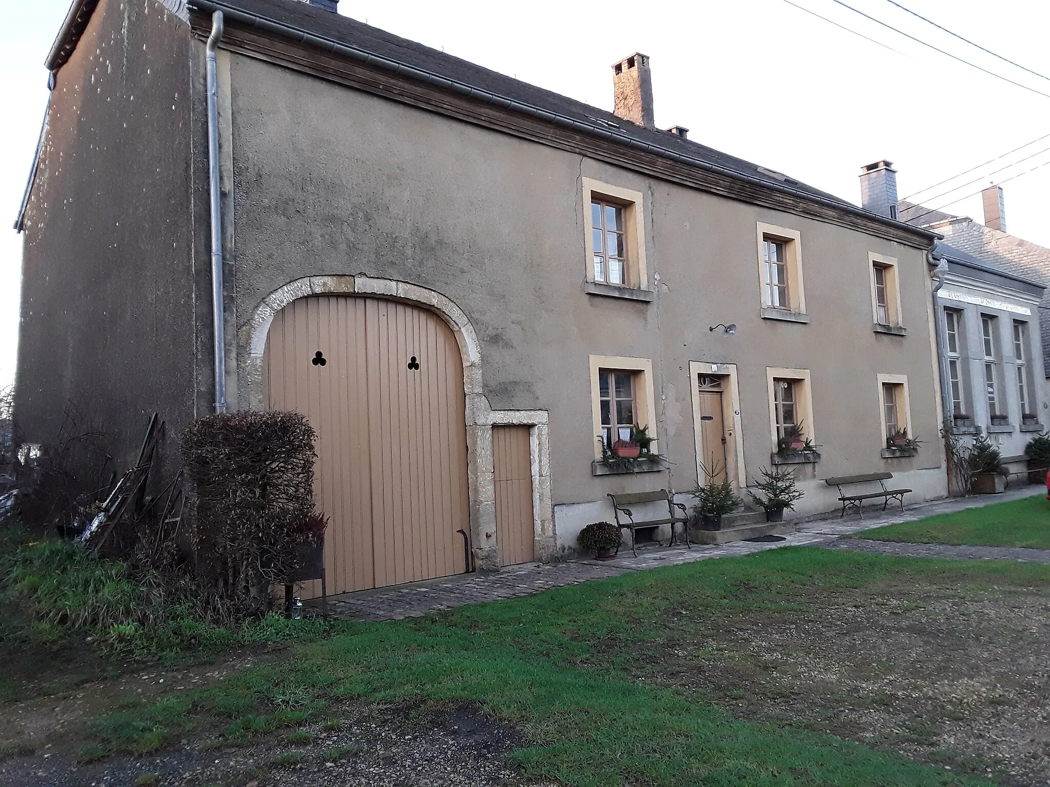 Photo showing: Maisons à Martué