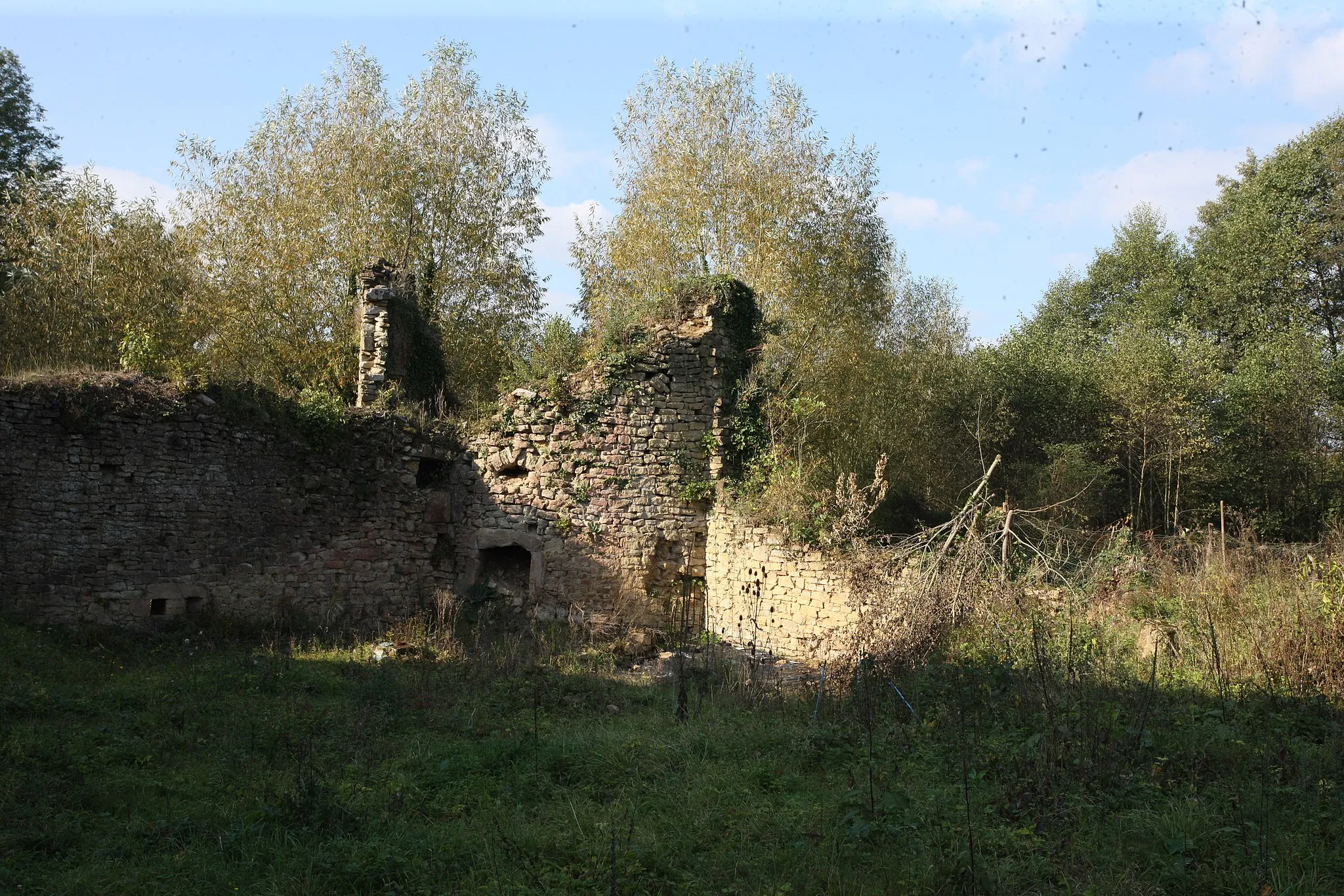 Photo showing: This building is indexed in the base Mérimée, a database of architectural heritage maintained by the French Ministry of Culture, under the reference PA00078556 .