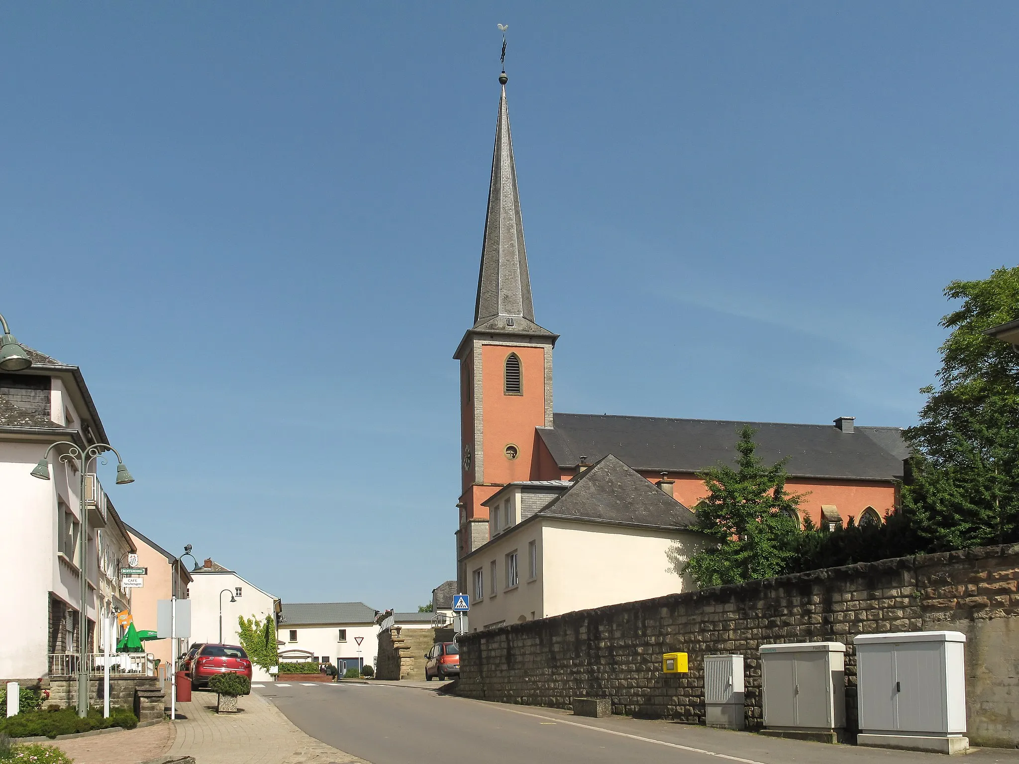 Photo showing: Boevange sur Attert, church (l'église Sainte Marie) in the street