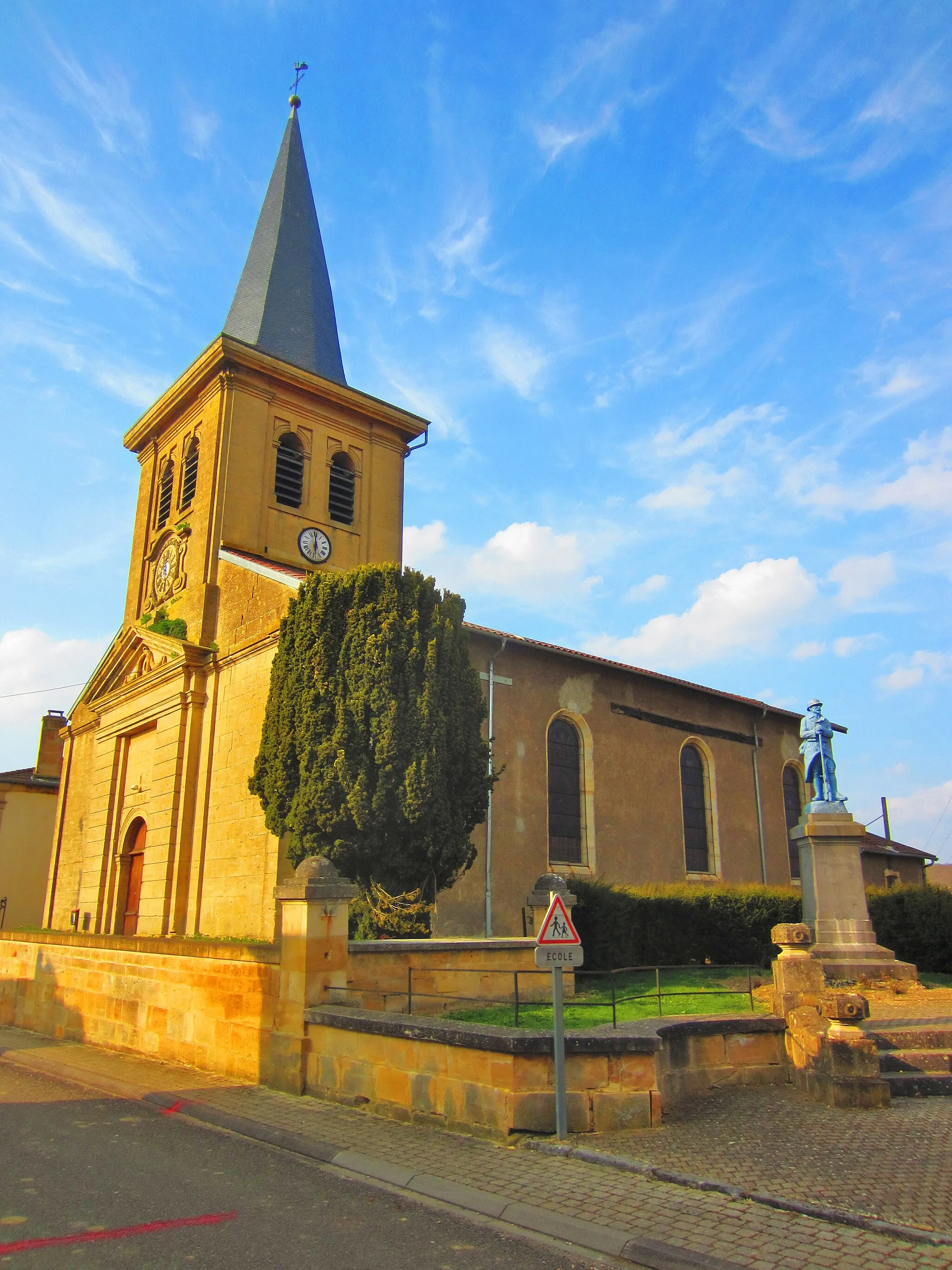 Photo showing: Merles Loison church