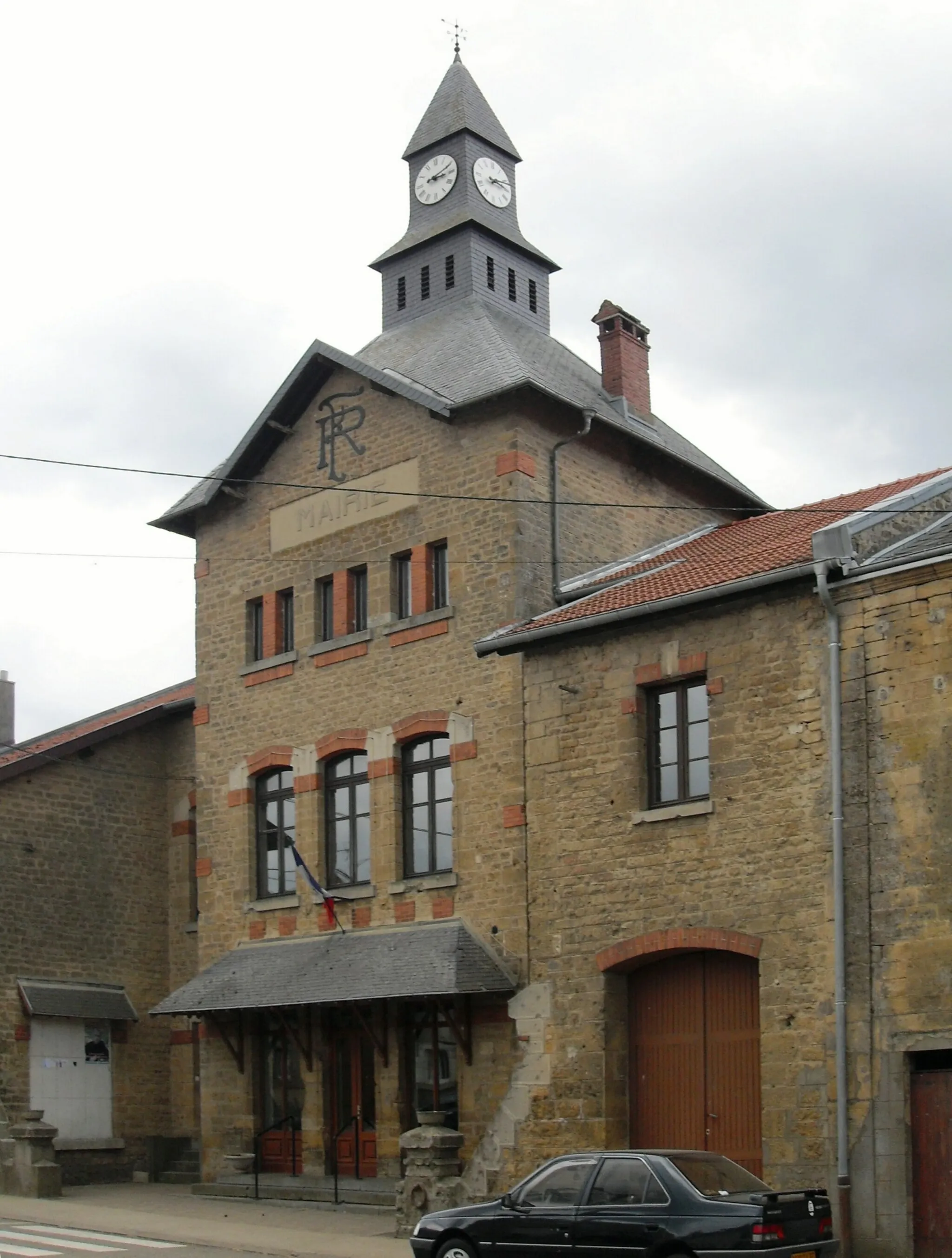 Photo showing: La mairie de Moulins-Saint-Hubert