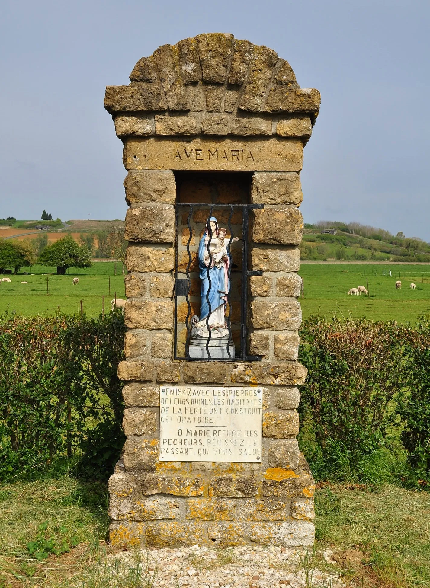 Photo showing: Oratorium (gebedshuisje) in La Ferté-sur-Chiers (departement Ardennes, Frankrijk).