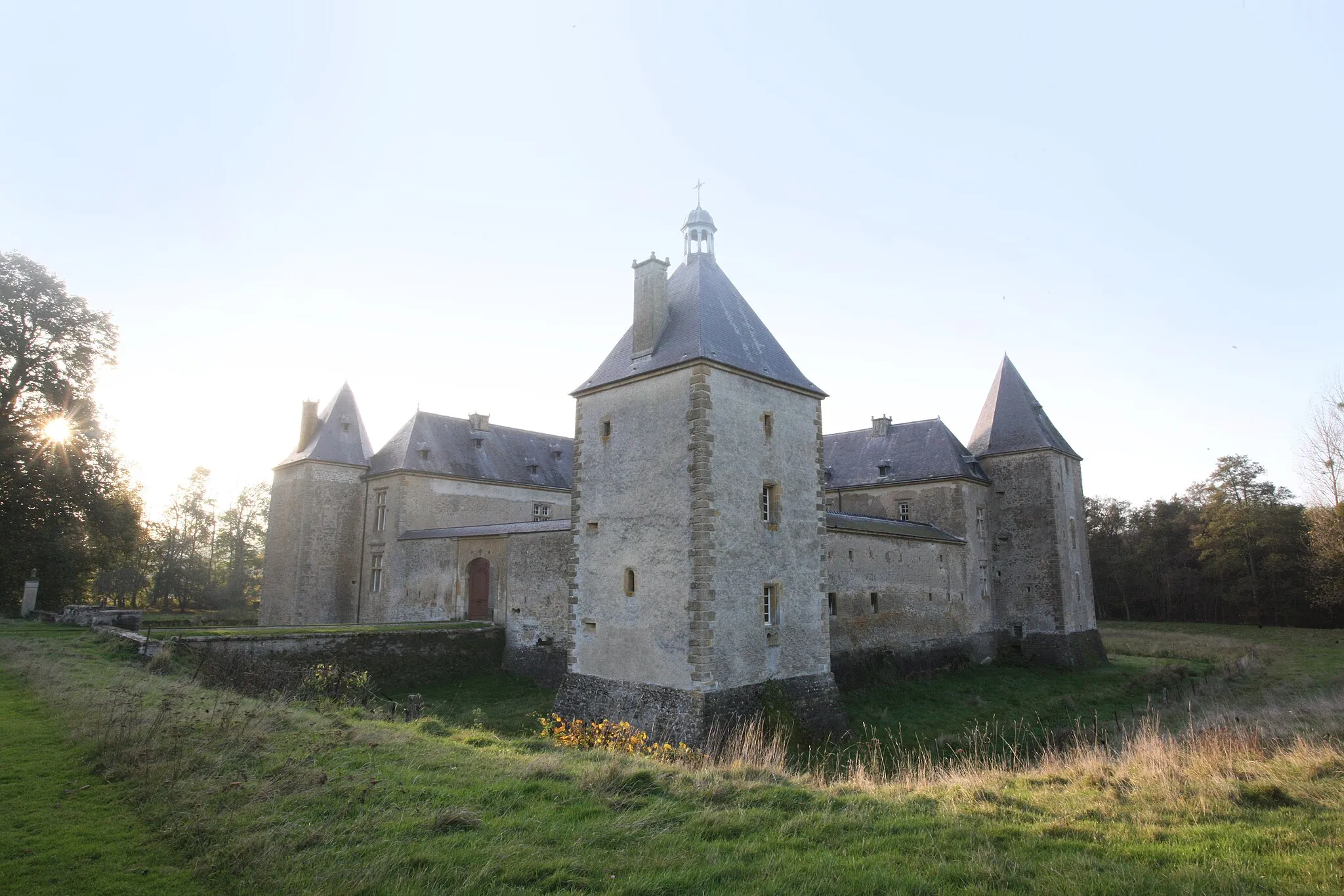 Photo showing: This building is classé au titre des monuments historiques de la France. It is indexed in the base Mérimée, a database of architectural heritage maintained by the French Ministry of Culture, under the reference PA00078510 .