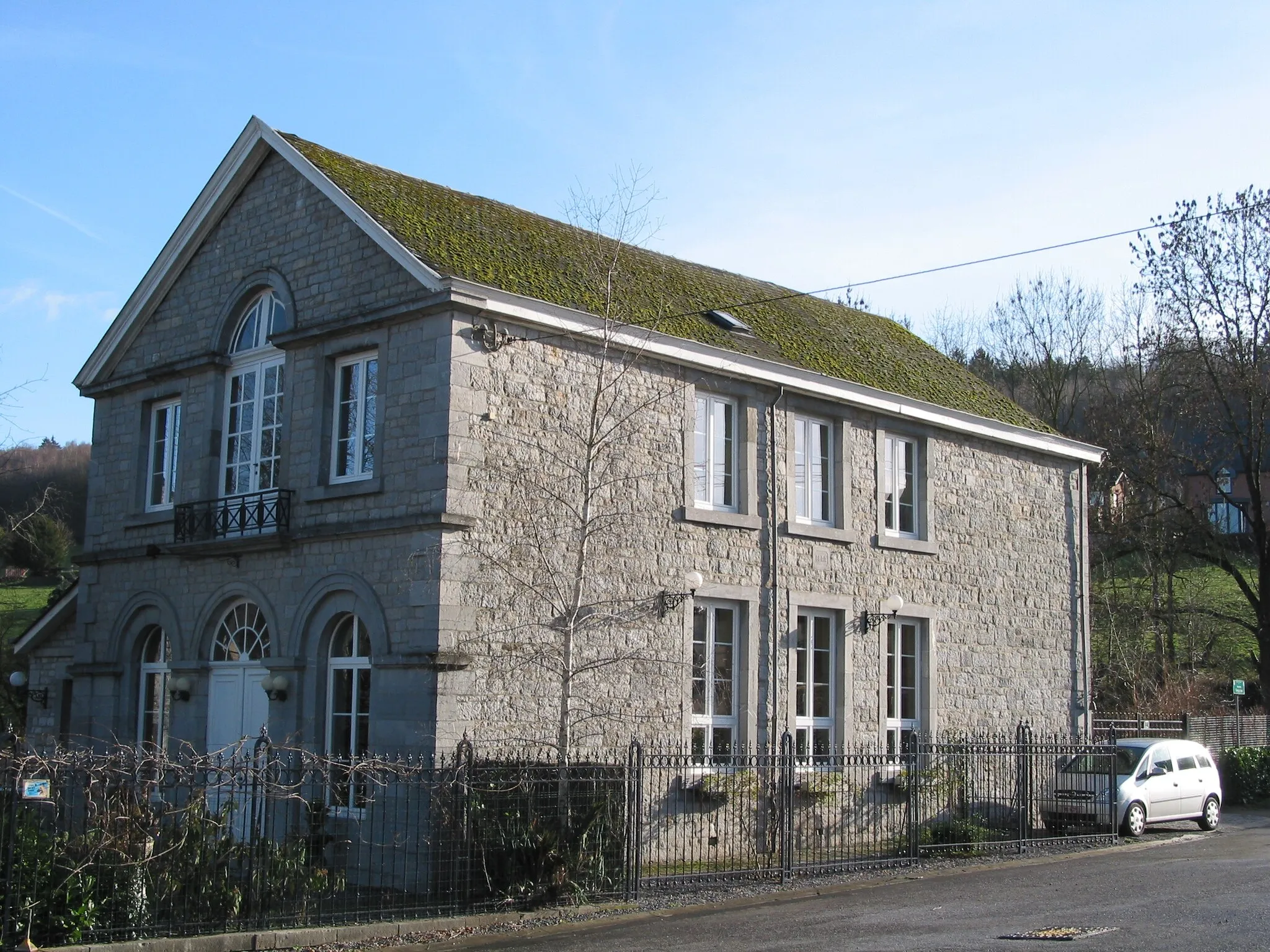 Photo showing: On (Belgium), the former comunal house and the elementary school for girls  (XIXth century).