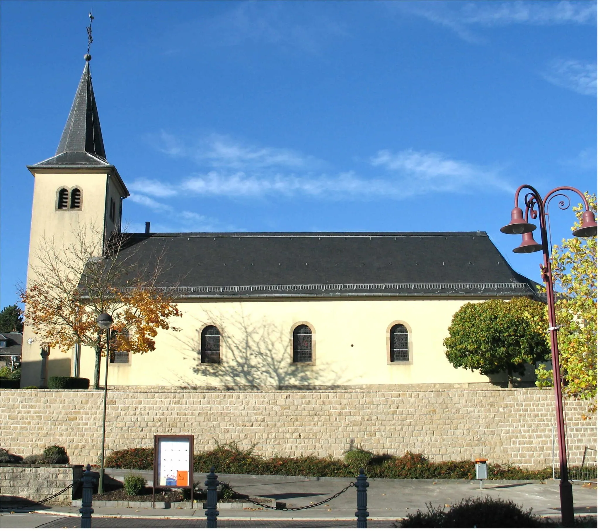 Photo showing: D'Kierch vun Holzem
