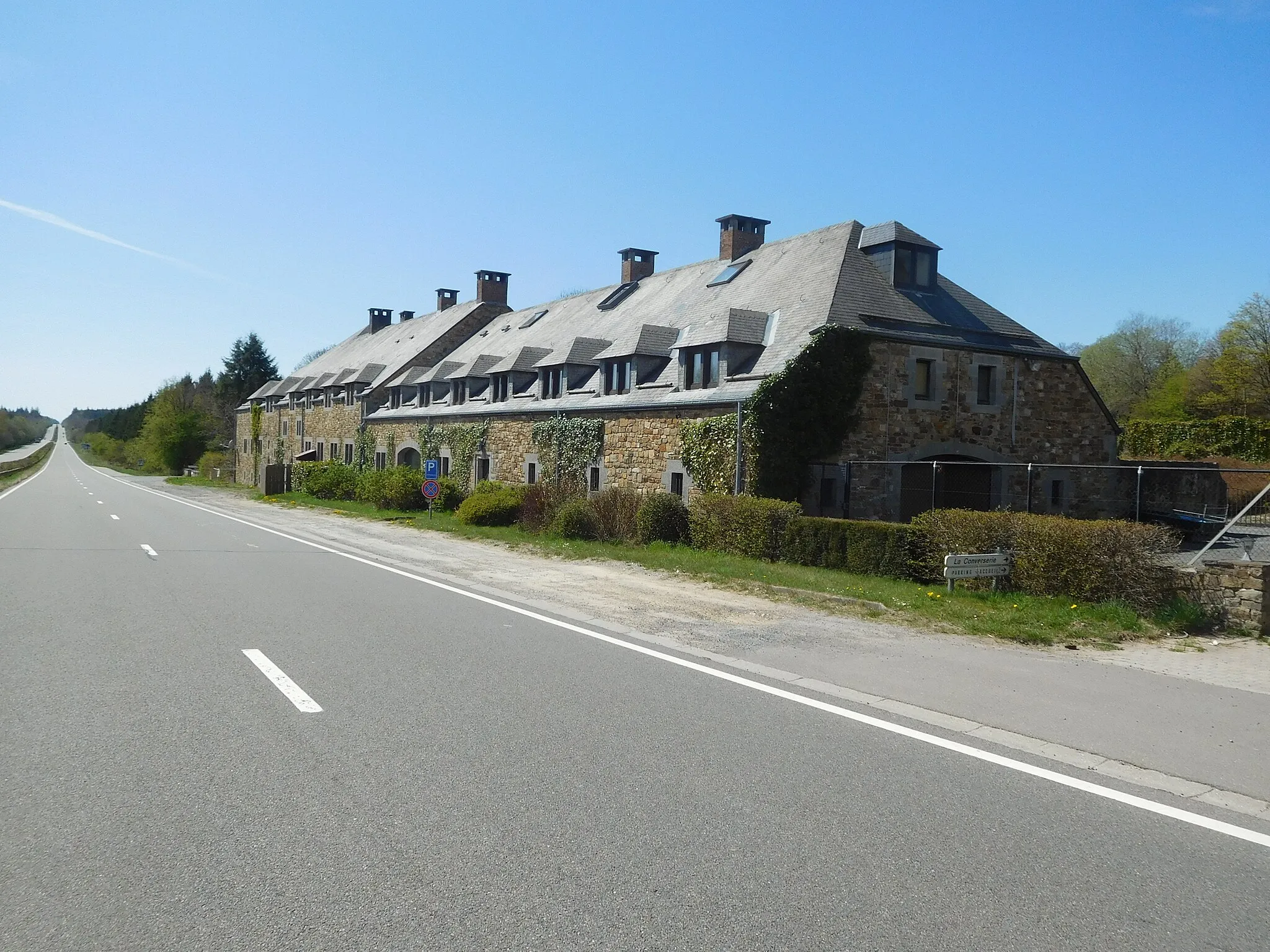 Photo showing: La 'Converserie' se trouve sur la route de Barrière-de-Champlon à Saint-Hubert (Belgium)