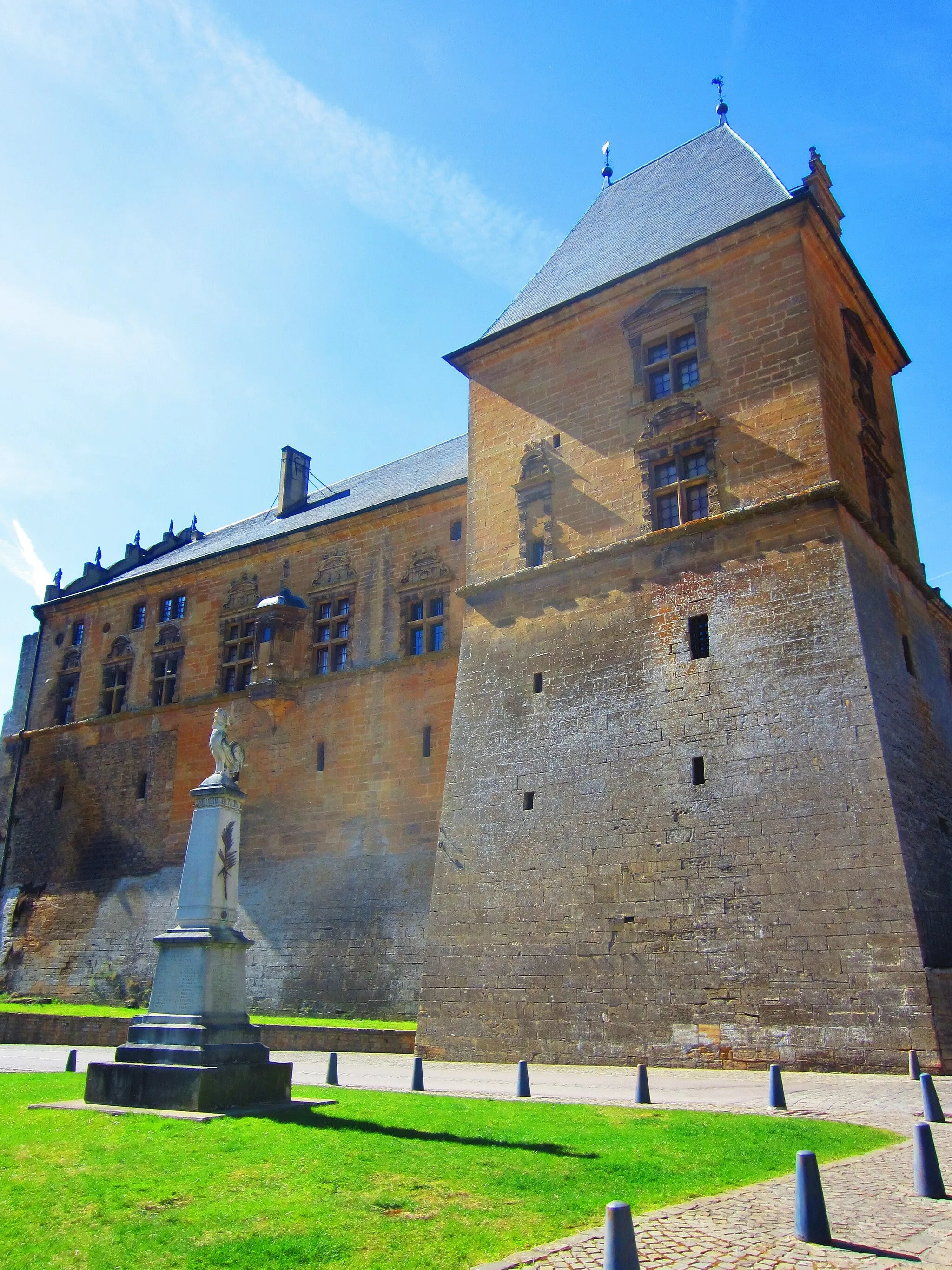 Photo showing: Cons-la-Grandville castle