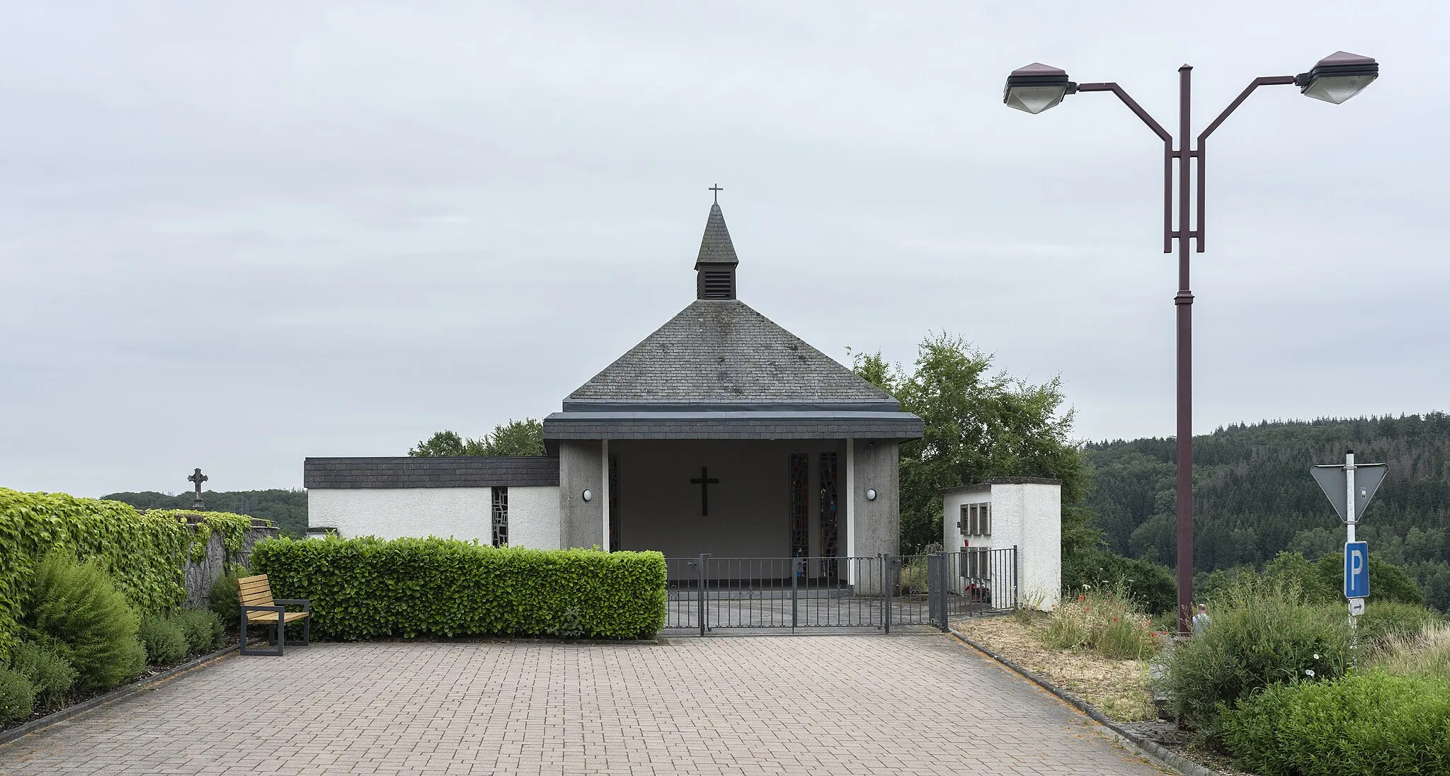 Photo showing: Morgue of the cemetery of Bigonville in the Luxembourg commune of Rambrouch.