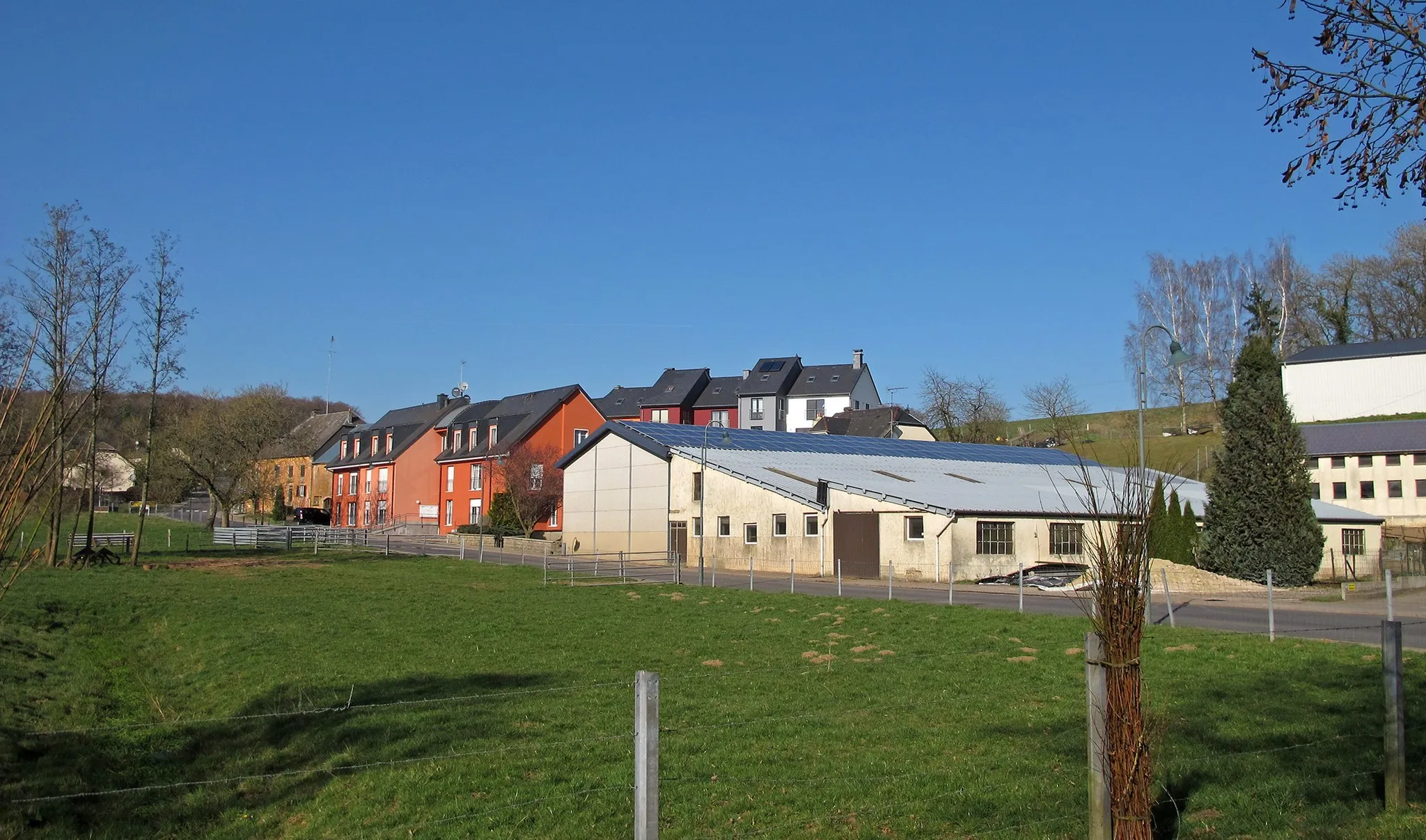 Photo showing: Buildings in Colpach-Haut, Luxembourg, along the main road (CR303)