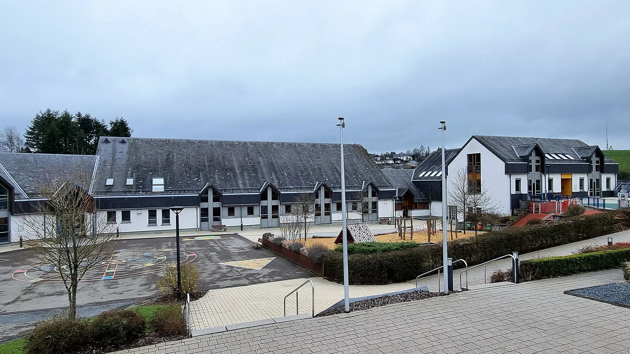 Photo showing: Harlange, commune de Lac-Haute-Sûre. Campus scolaire.