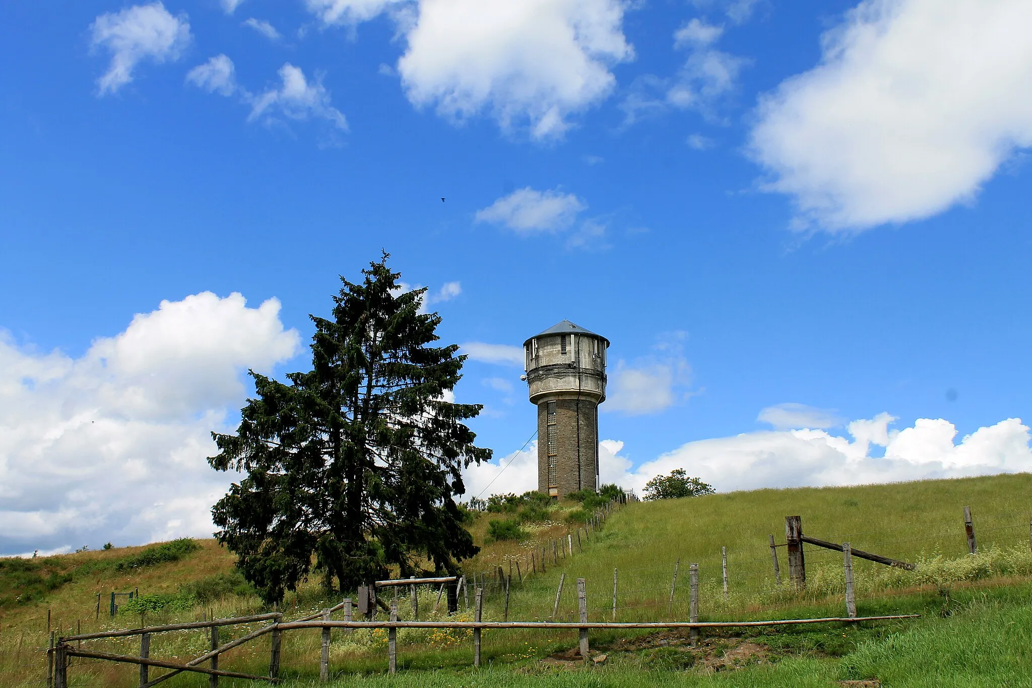 Photo showing: Buret - Water tower