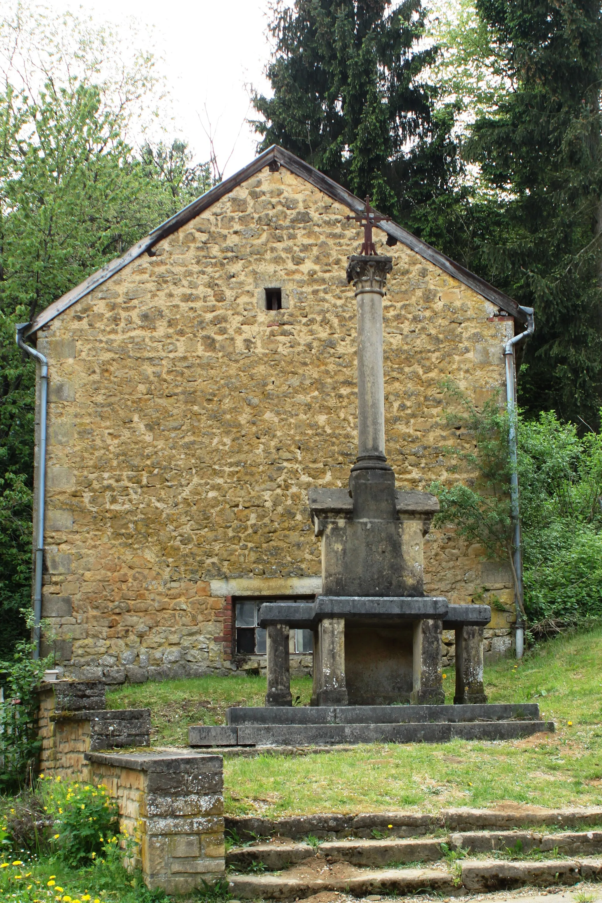 Photo showing: De Perron an der rue Launoy zu Meix-devant-Virton