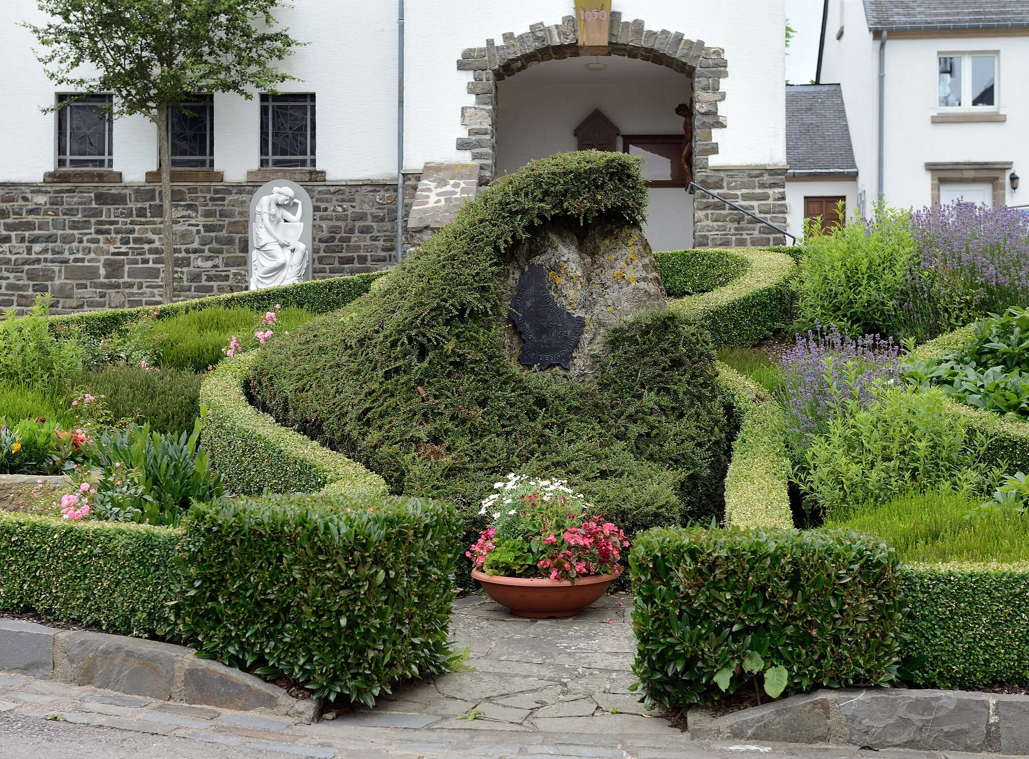 Photo showing: World War II Memorial at Consthum, Luxembourg.