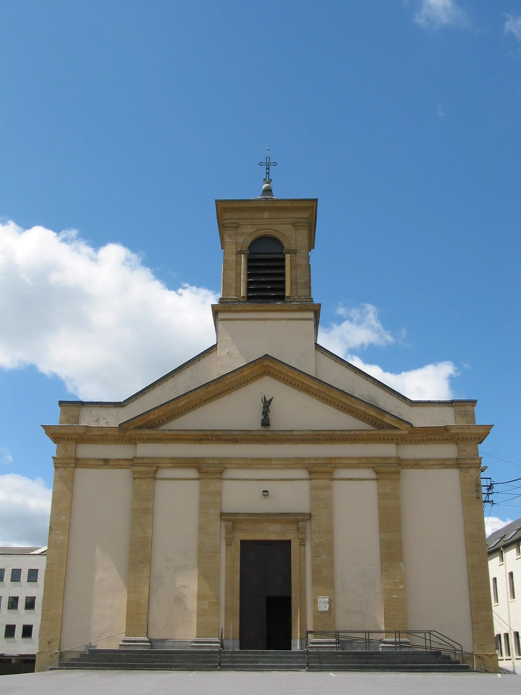 Photo showing: Neufchâteau (Belgium), St. Michael's church.