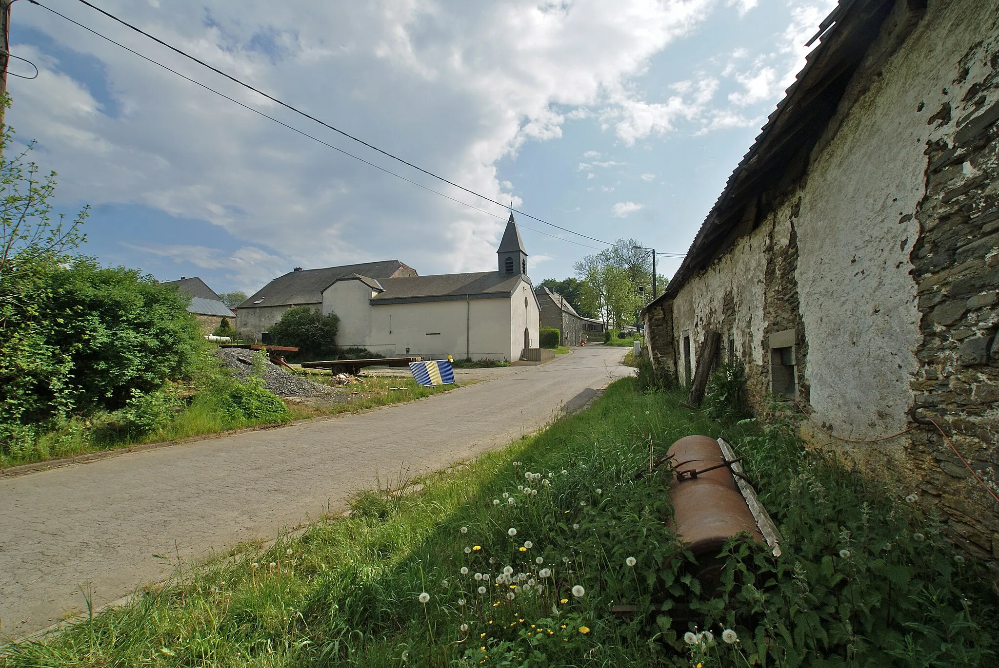 Photo showing: Neufchâteau (Verlaine (Neufchâteau)), Belgium: Panorama with the Saint Joseph's Chapel