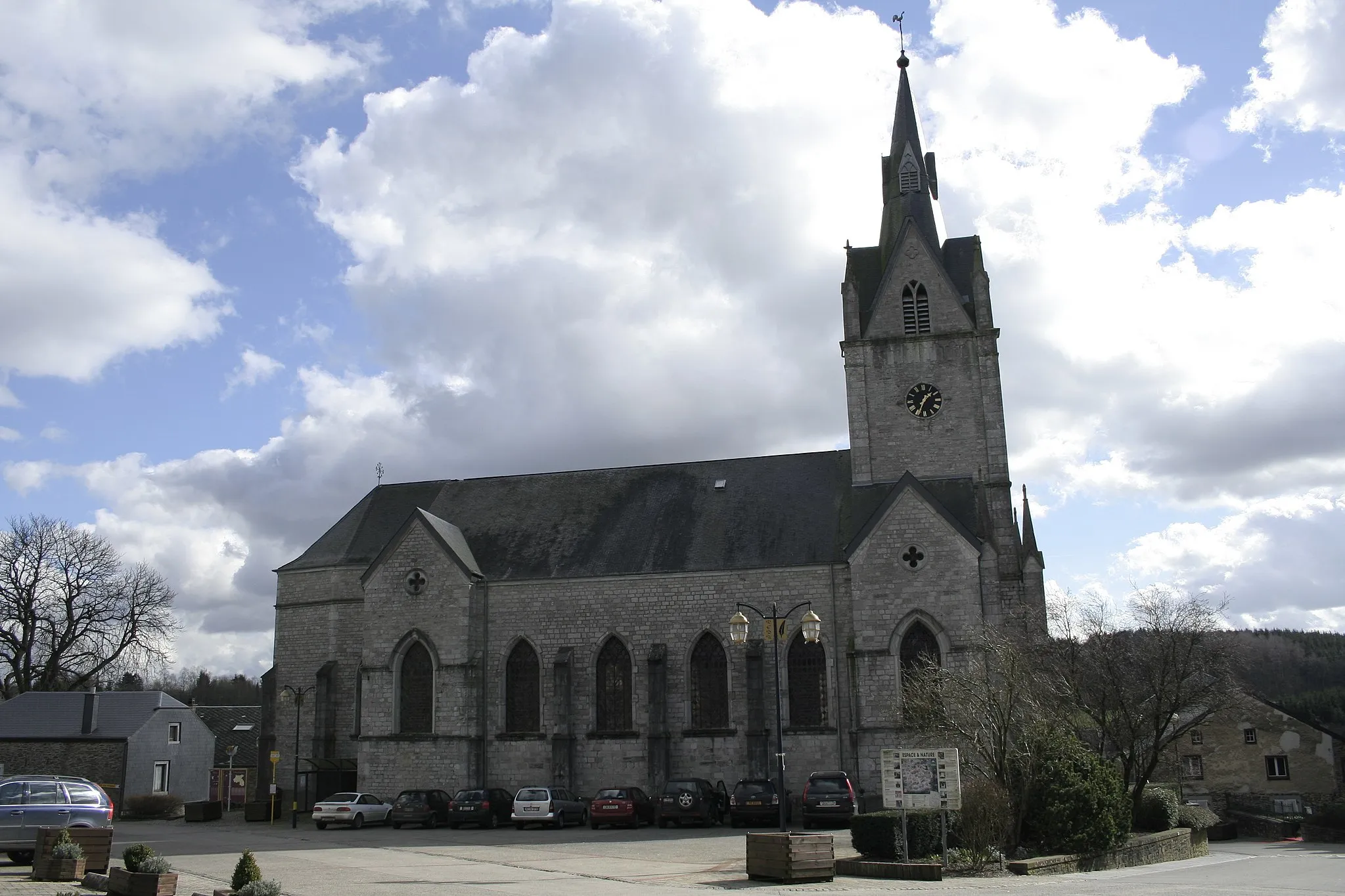 Photo showing: Redu (Belgium), the St. Hubert church (1850-1851).