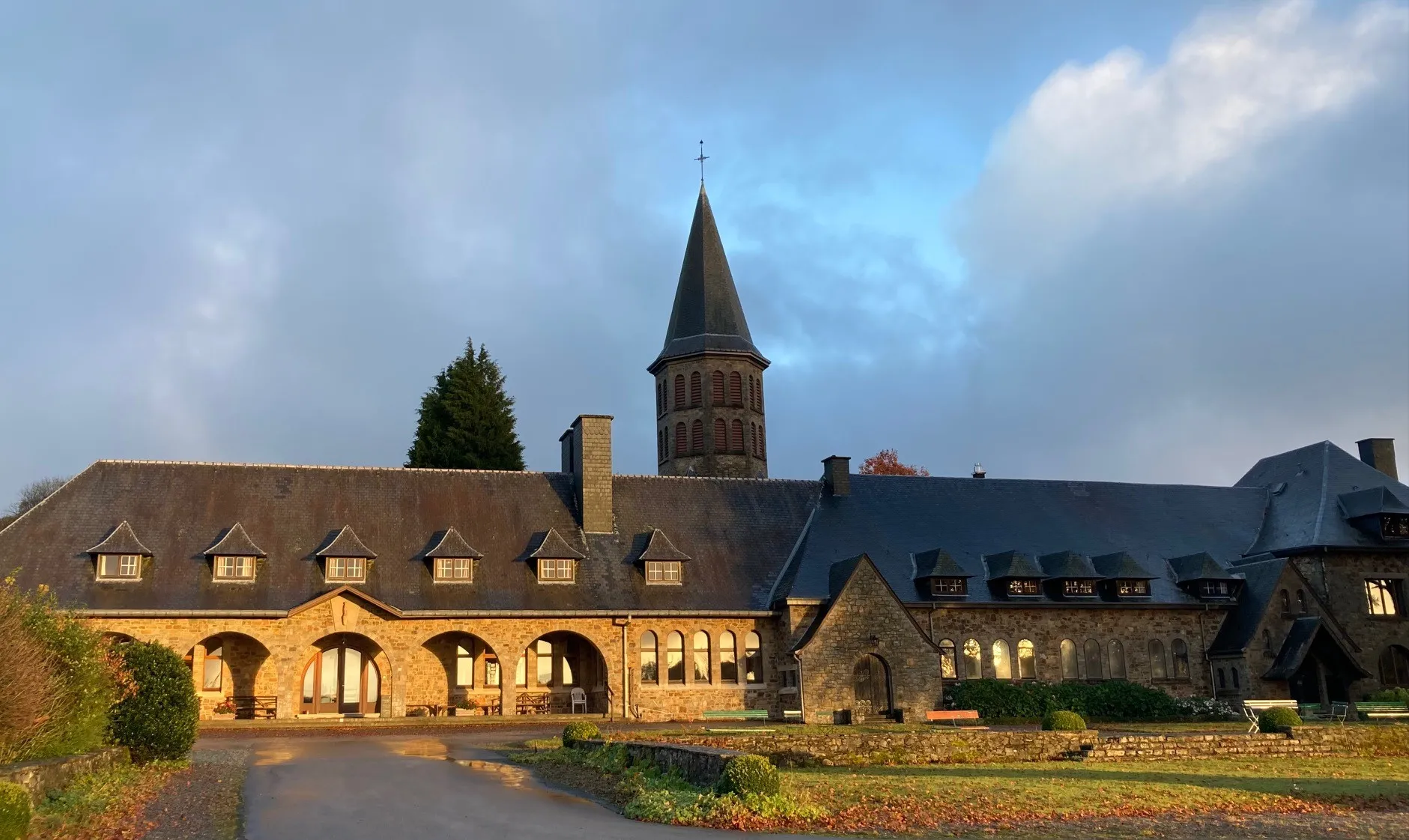 Photo showing: Vue du Monastère d'Hurtebise