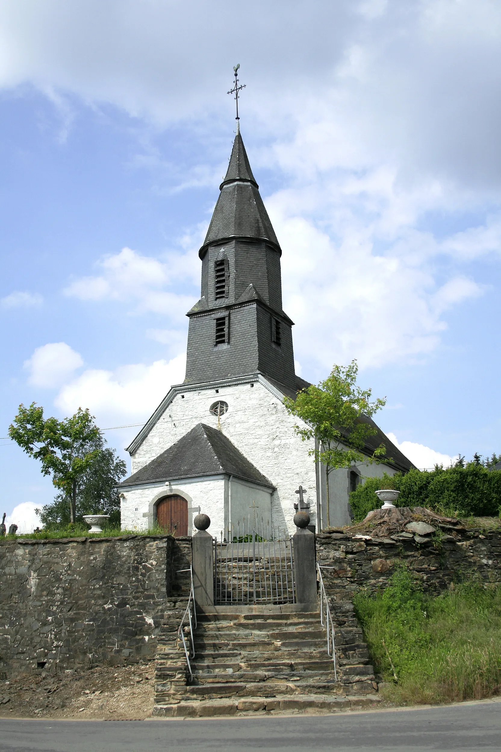 Photo showing: Our (Opont) (Belgium), the St. Lawrence church (1680).