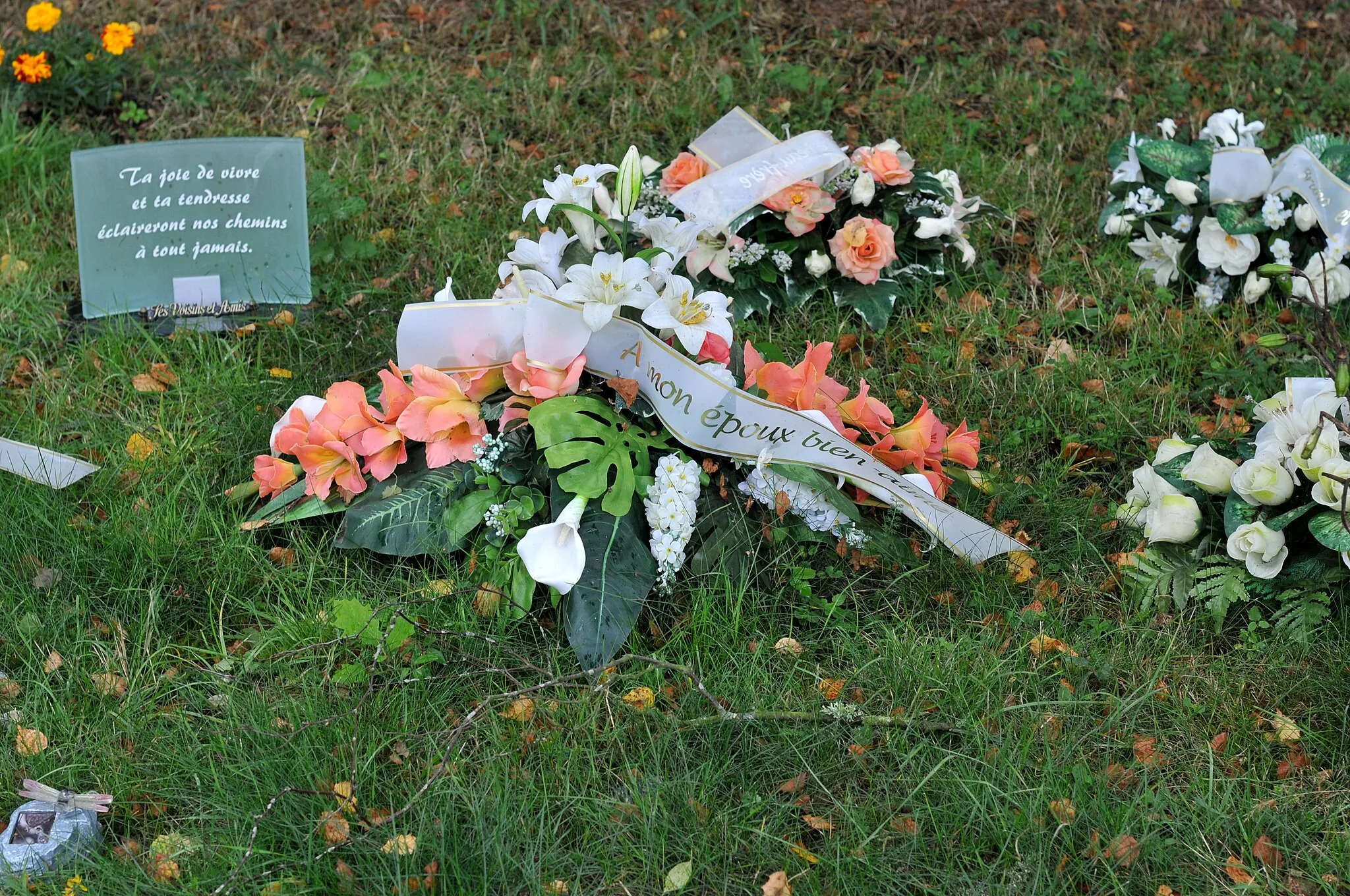 Photo showing: Tombeau d'indigence au cimetière de la F.N.A.P.G. dans la commune de Sainte-Ode.