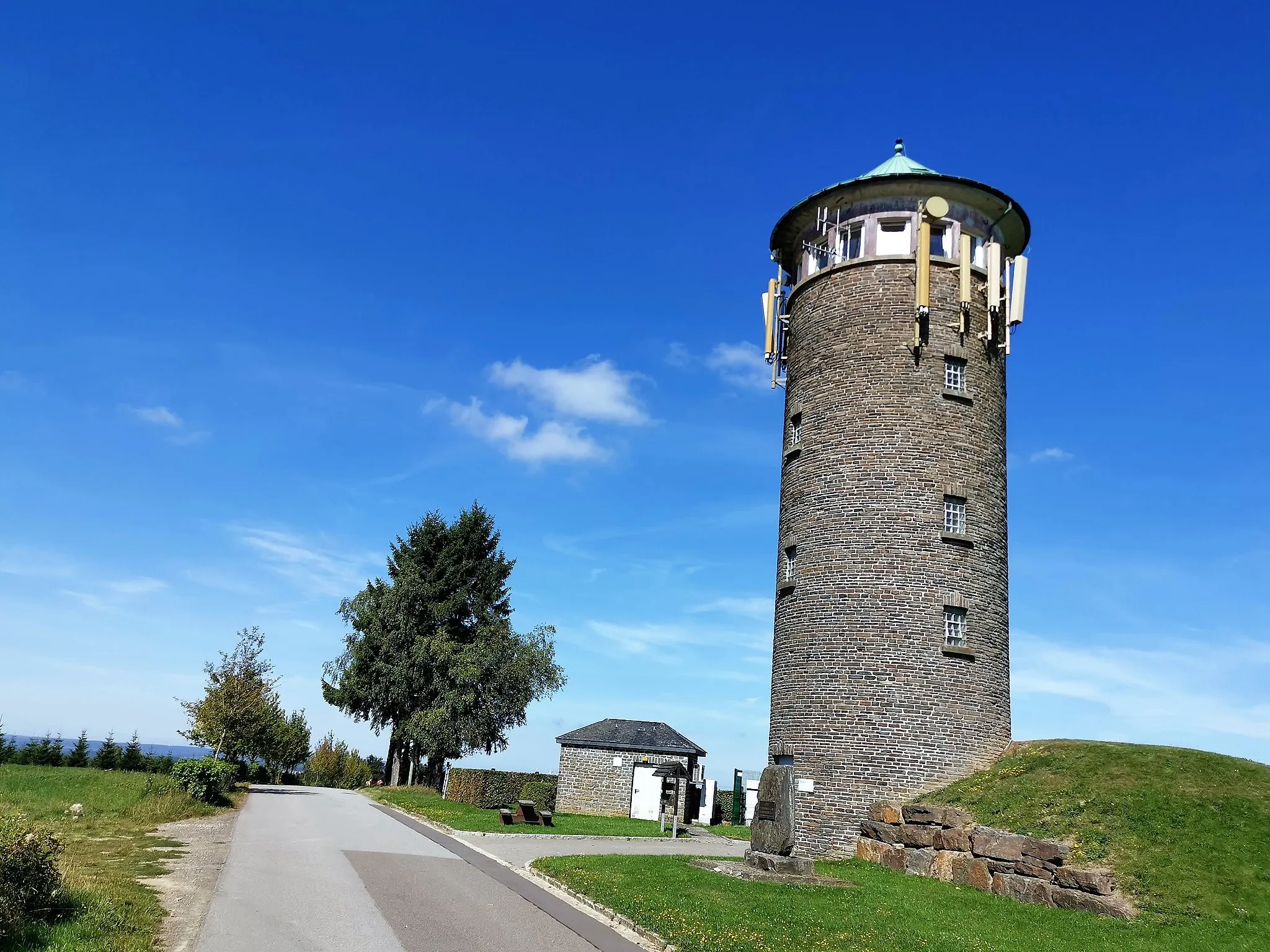 Photo showing: Huldange, château d'eau au lieu-dit "Buergplaz".