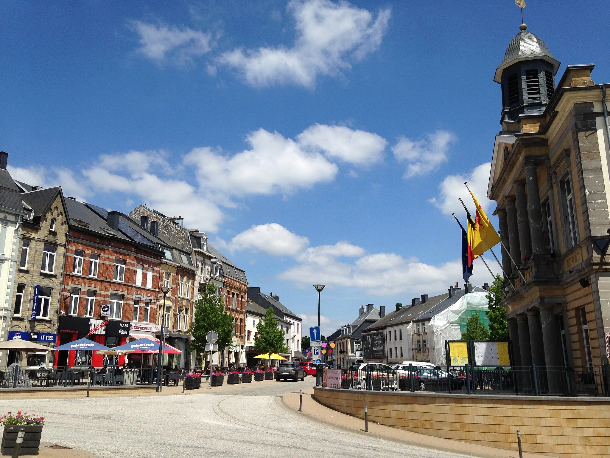 Photo showing: Grand Place in Neufchâteau (Belgium).