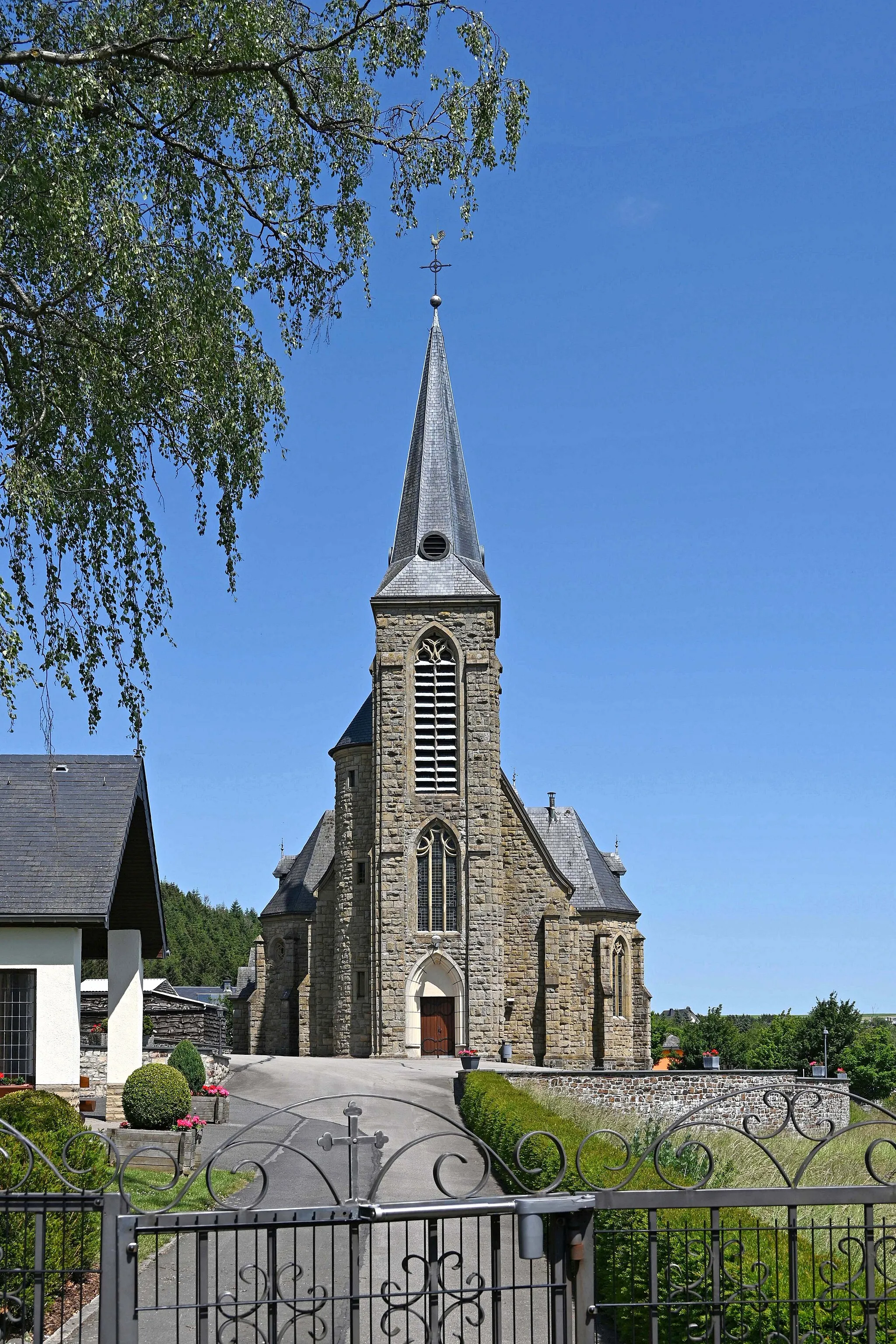 Photo showing: Dreikönigskirche (Oudler), Westfassade mit Turm und Portal